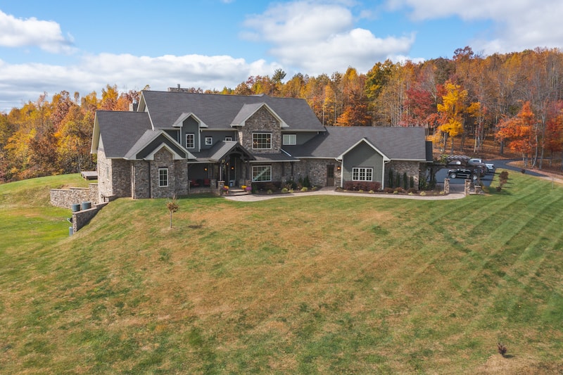 Luxury Home in the Mountains of VA!