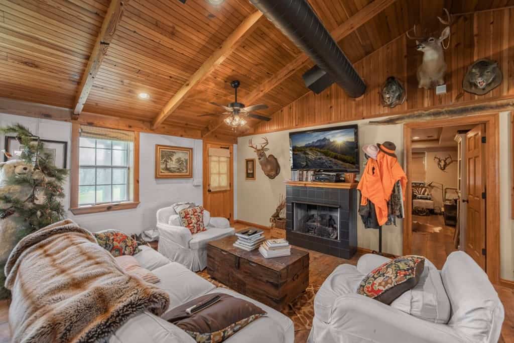 1250 Acre Timberland Lodge on the Tickfaw River South MS