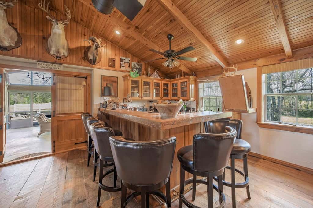 1250 Acre Timberland Lodge on the Tickfaw River South MS