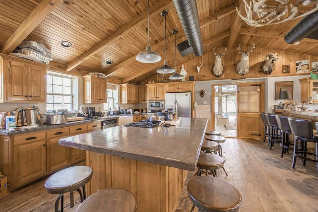 1250 Acre Timberland Lodge on the Tickfaw River South MS