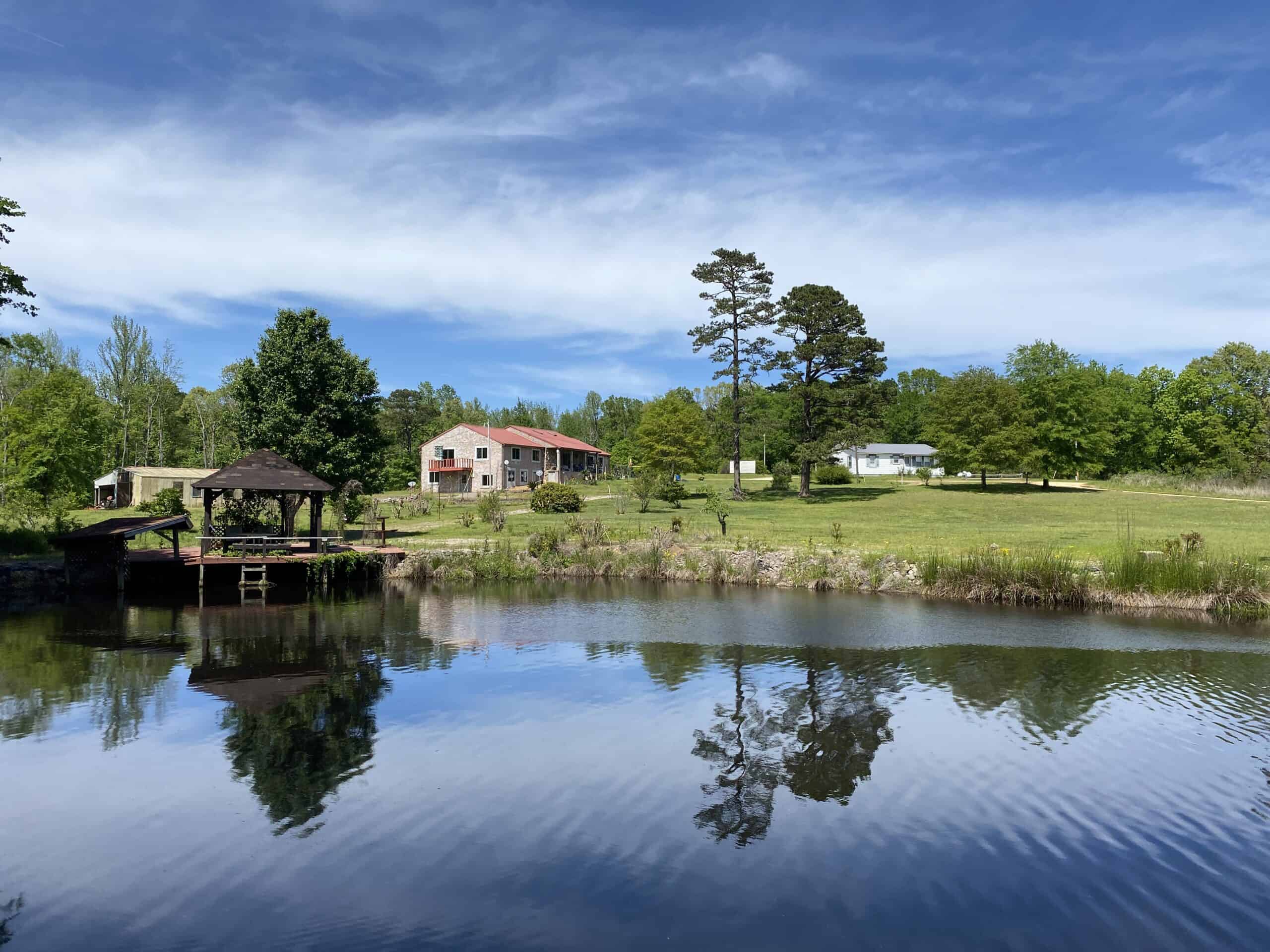 LARGE HOME ON ACREAGE FOR SALE IN TN, POND, SHOP, 22.5 AC+/-