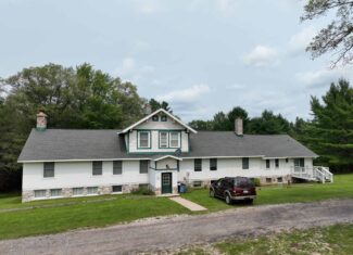 Northern Michigan Hunting Property 3,000-Acres Hunting Lodge Waterfront Beaver Lake Alpena County, MI