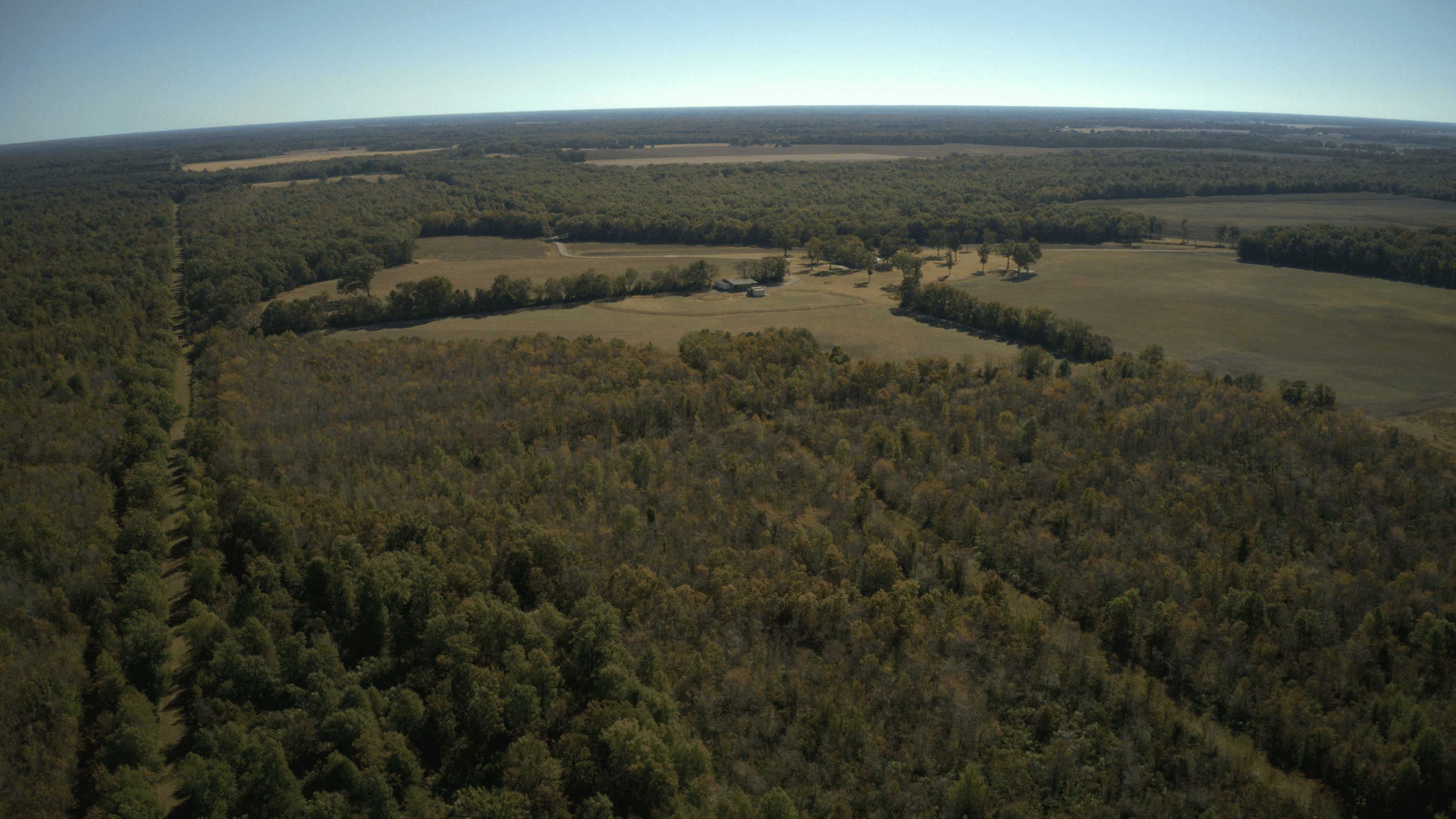 980 Acres High Fence Hunting with Lodge Near Monroe