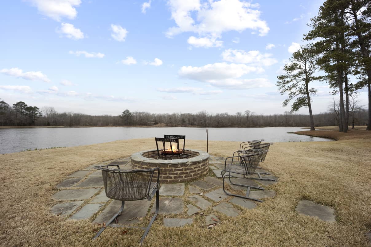668 Acre Turnkey Hunting Property Sleeps 22 in West AL