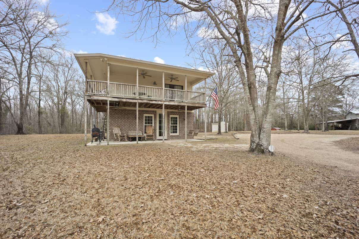 668 Acre Turnkey Hunting Property Sleeps 22 in West AL