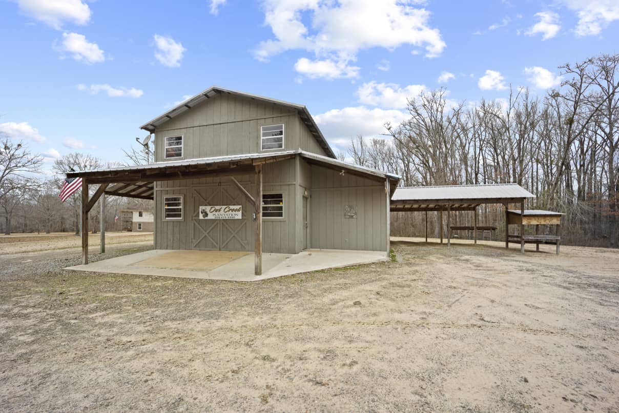 668 Acre Turnkey Hunting Property Sleeps 22 in West AL