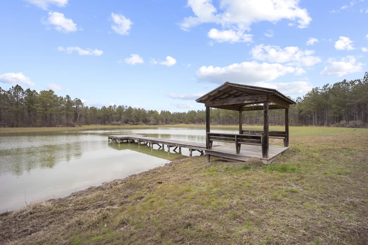 668 Acre Turnkey Hunting Property Sleeps 22 in West AL