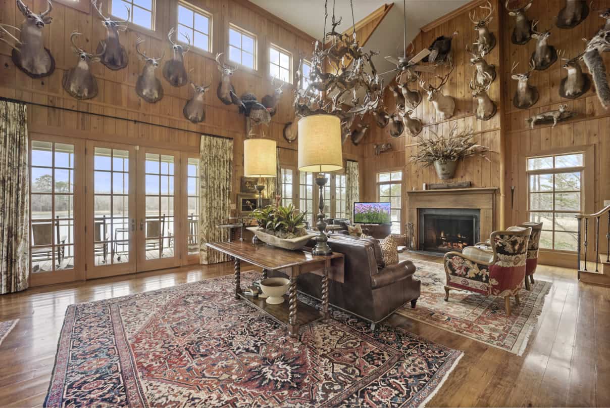 668 Acre Turnkey Hunting Property Sleeps 22 in West AL