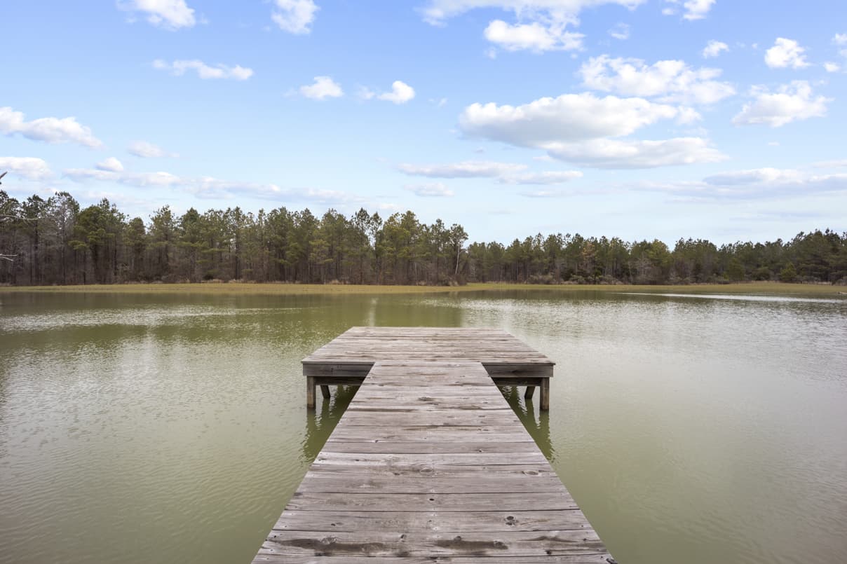 668 Acre Turnkey Hunting Property Sleeps 22 in West AL