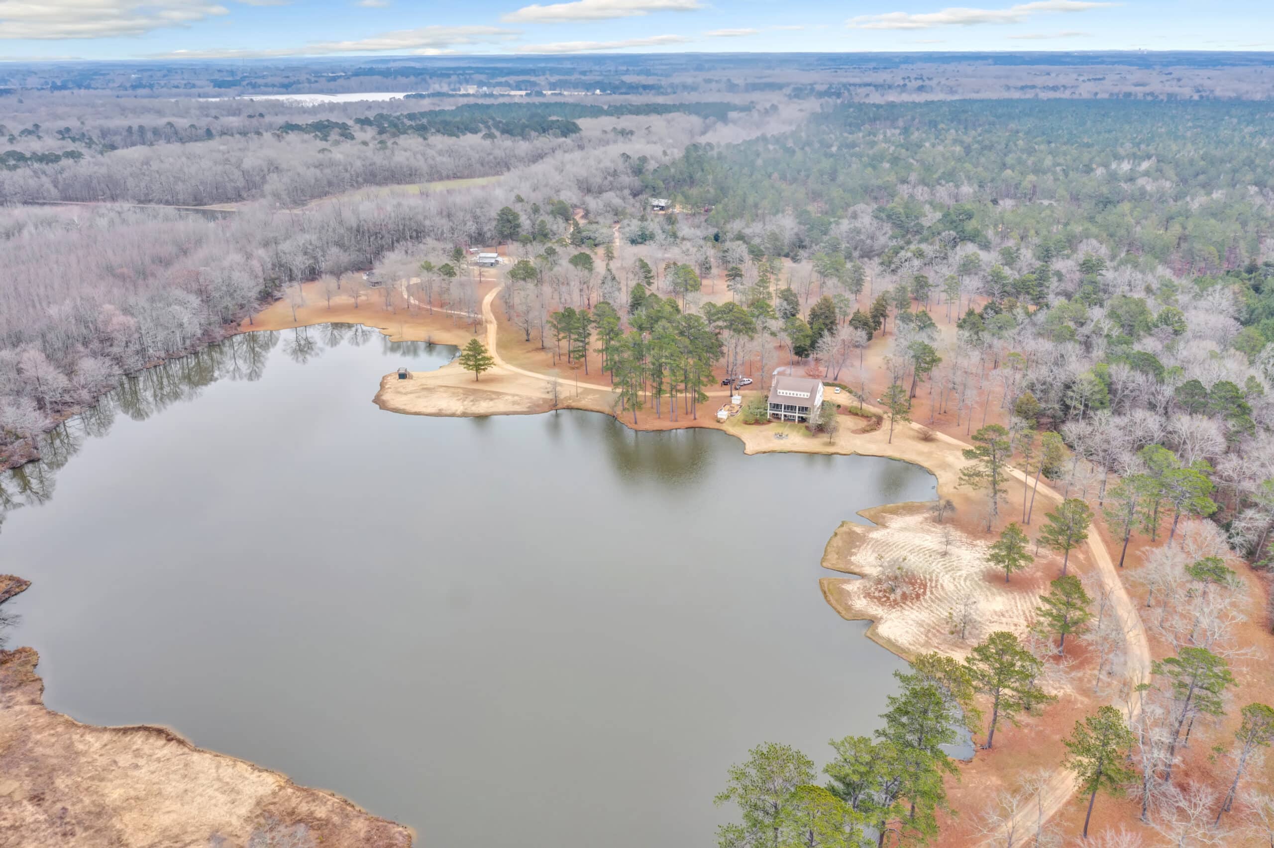 668 Acre Turnkey Hunting Property Sleeps 22 in West AL