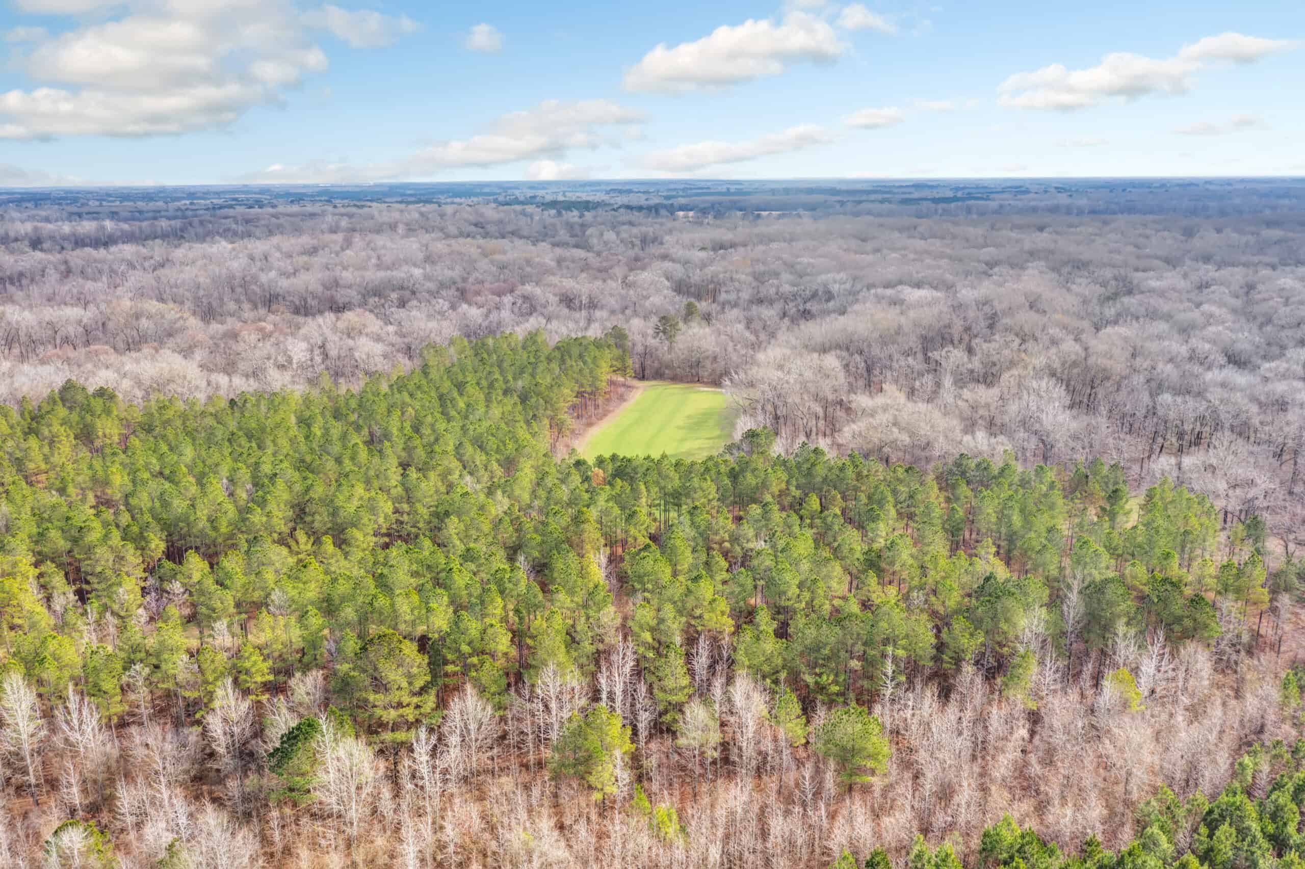 668 Acre Turnkey Hunting Property Sleeps 22 in West AL