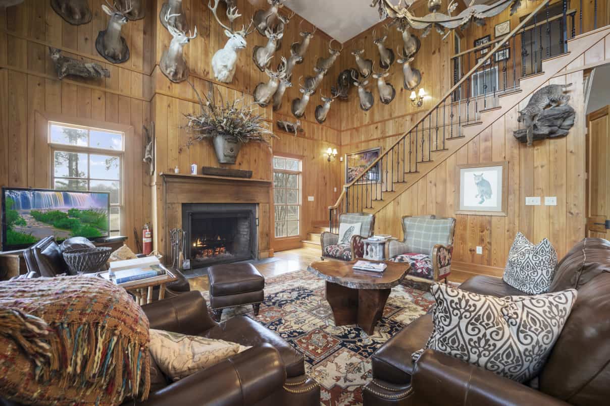 668 Acre Turnkey Hunting Property Sleeps 22 in West AL