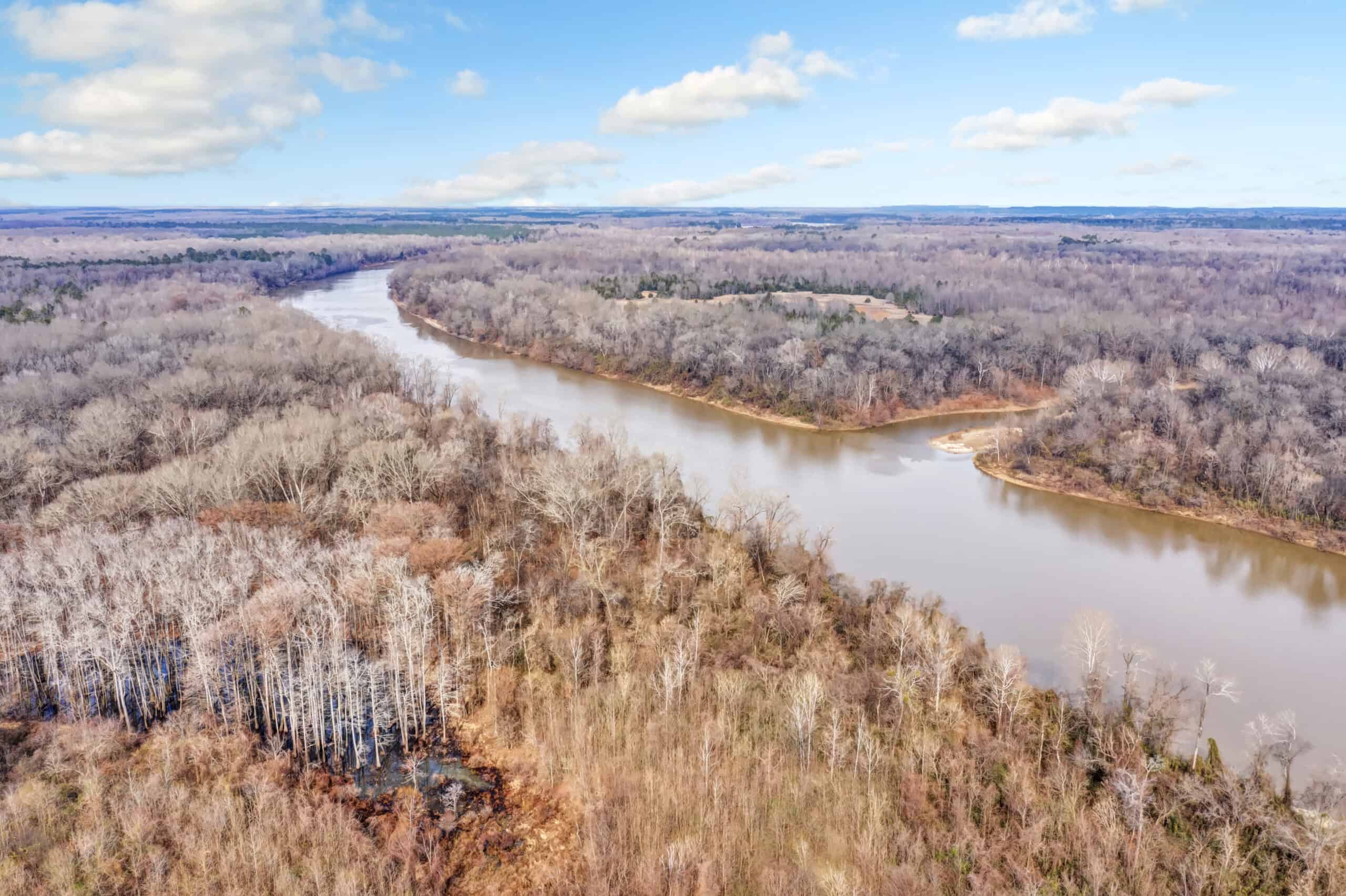 668 Acre Turnkey Hunting Property Sleeps 22 in West AL