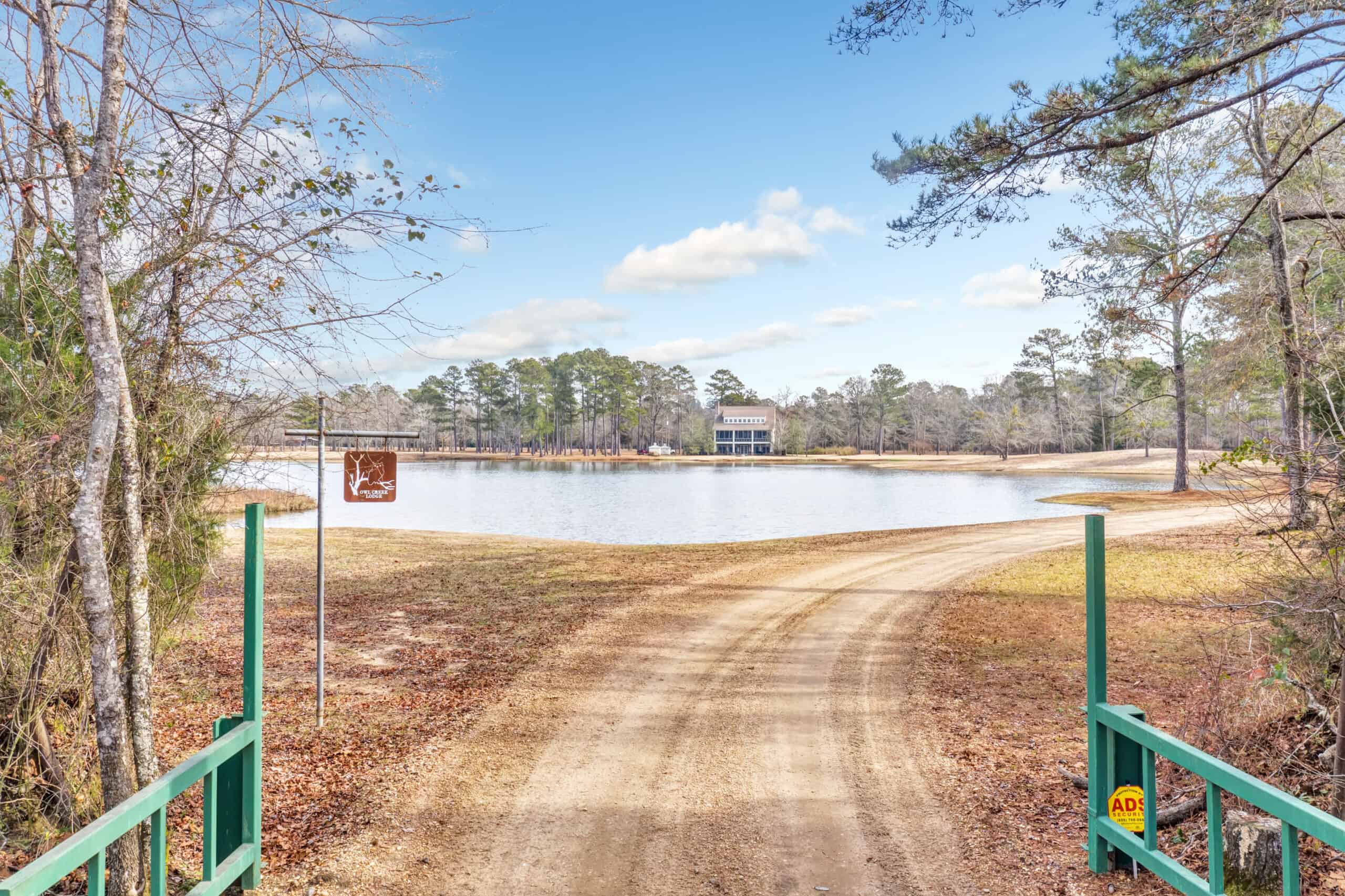 668 Acre Turnkey Hunting Property Sleeps 22 in West AL