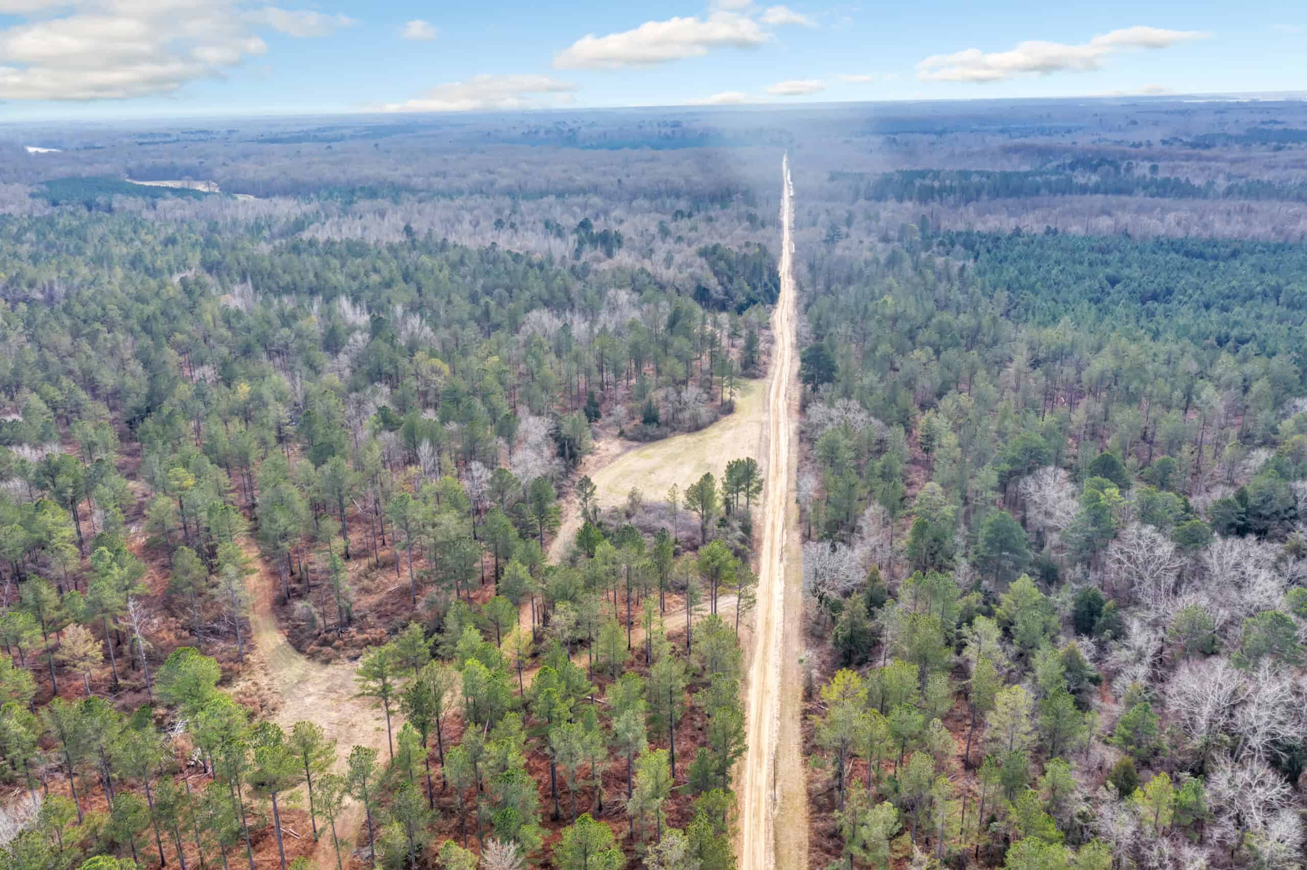 668 Acre Turnkey Hunting Property Sleeps 22 in West AL