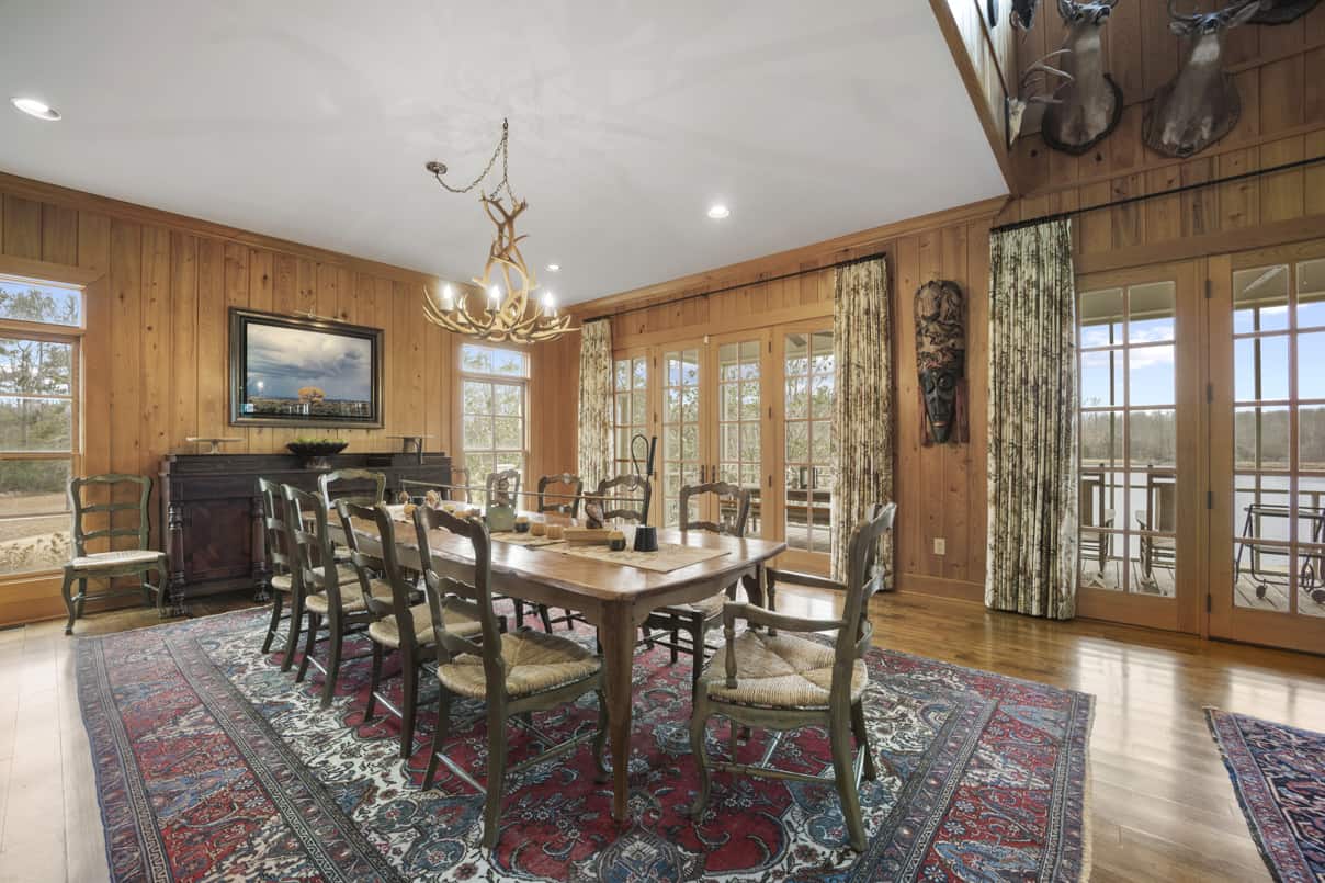 668 Acre Turnkey Hunting Property Sleeps 22 in West AL