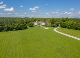 “Luxury Farm Living, Timeless Charm!”