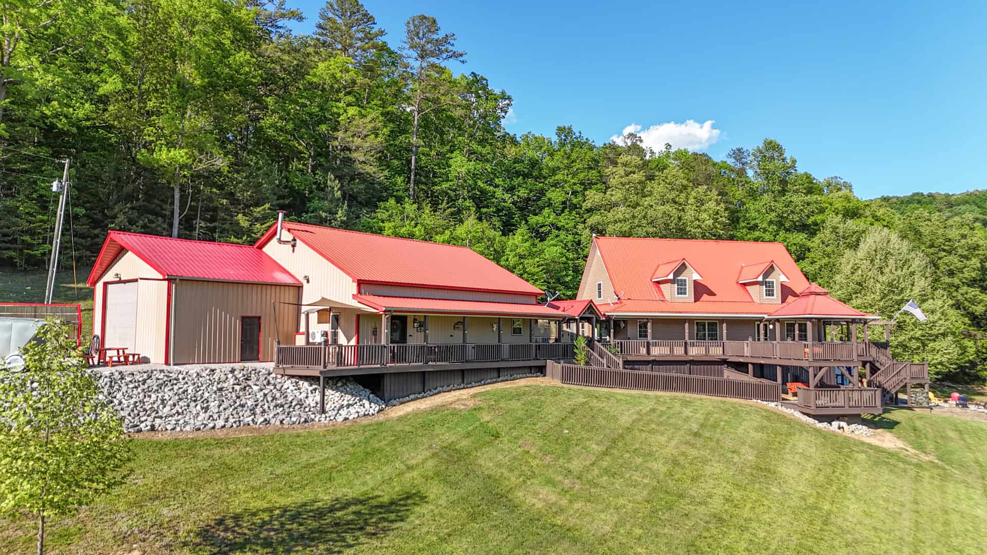 Home & cabins for sale adjoining Daniel Boone National Forest in KY