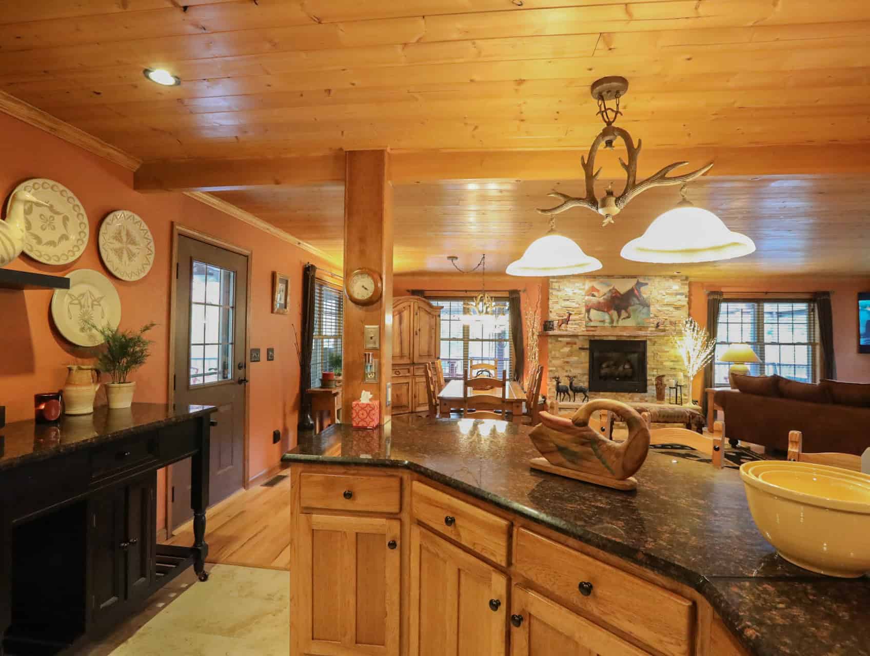 Home & cabins for sale adjoining Daniel Boone National Forest in KY