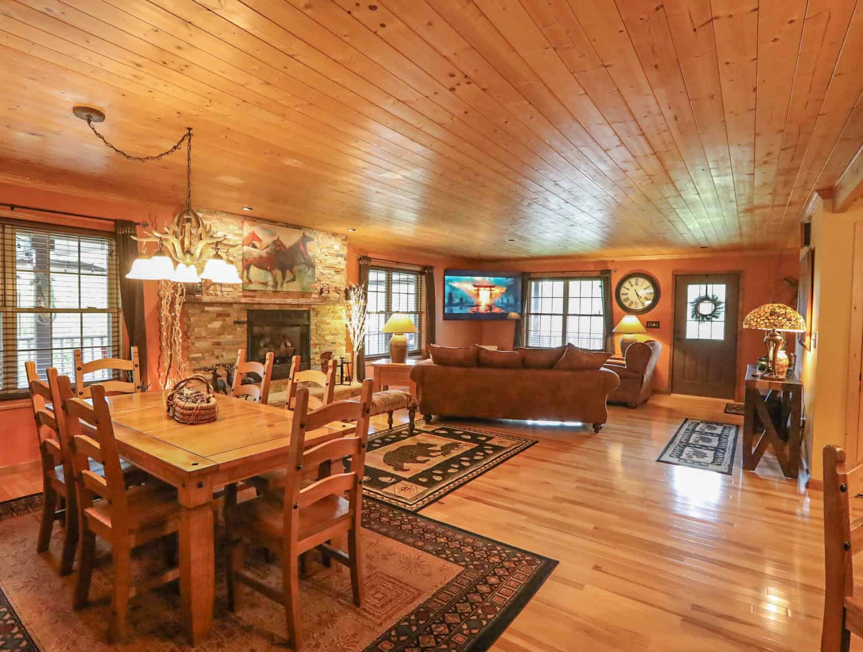 Home & cabins for sale adjoining Daniel Boone National Forest in KY