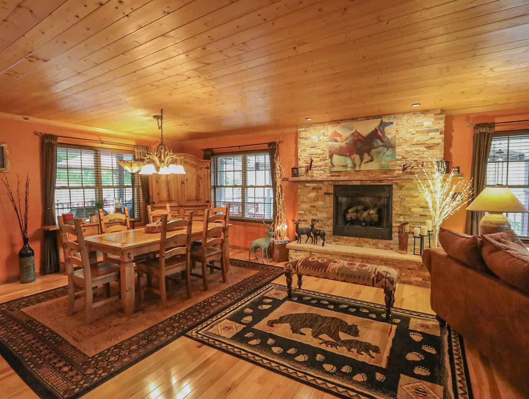 Home & cabins for sale adjoining Daniel Boone National Forest in KY