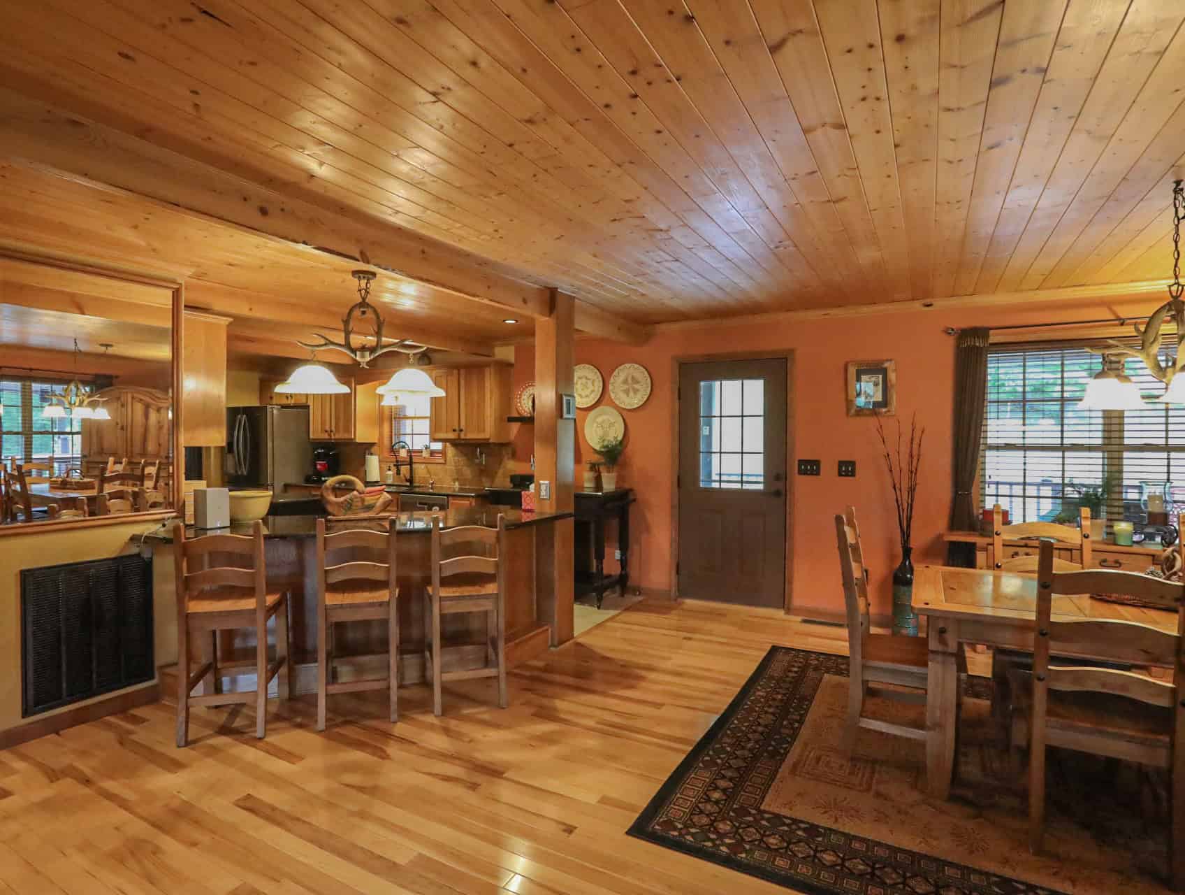 Home & cabins for sale adjoining Daniel Boone National Forest in KY