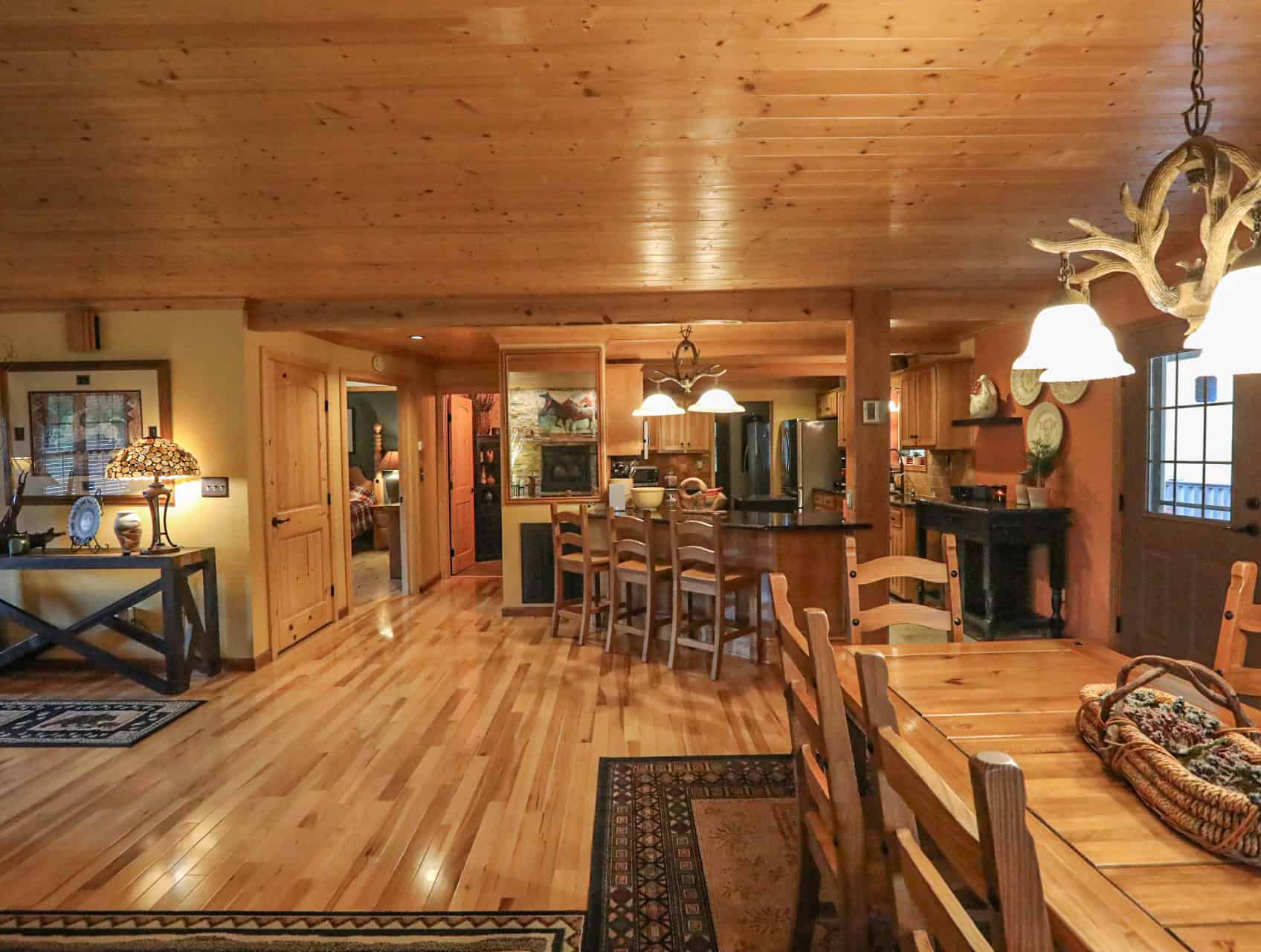 Home & cabins for sale adjoining Daniel Boone National Forest in KY