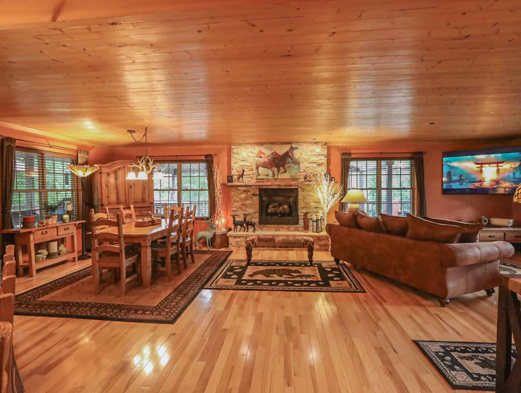Home & cabins for sale adjoining Daniel Boone National Forest in KY