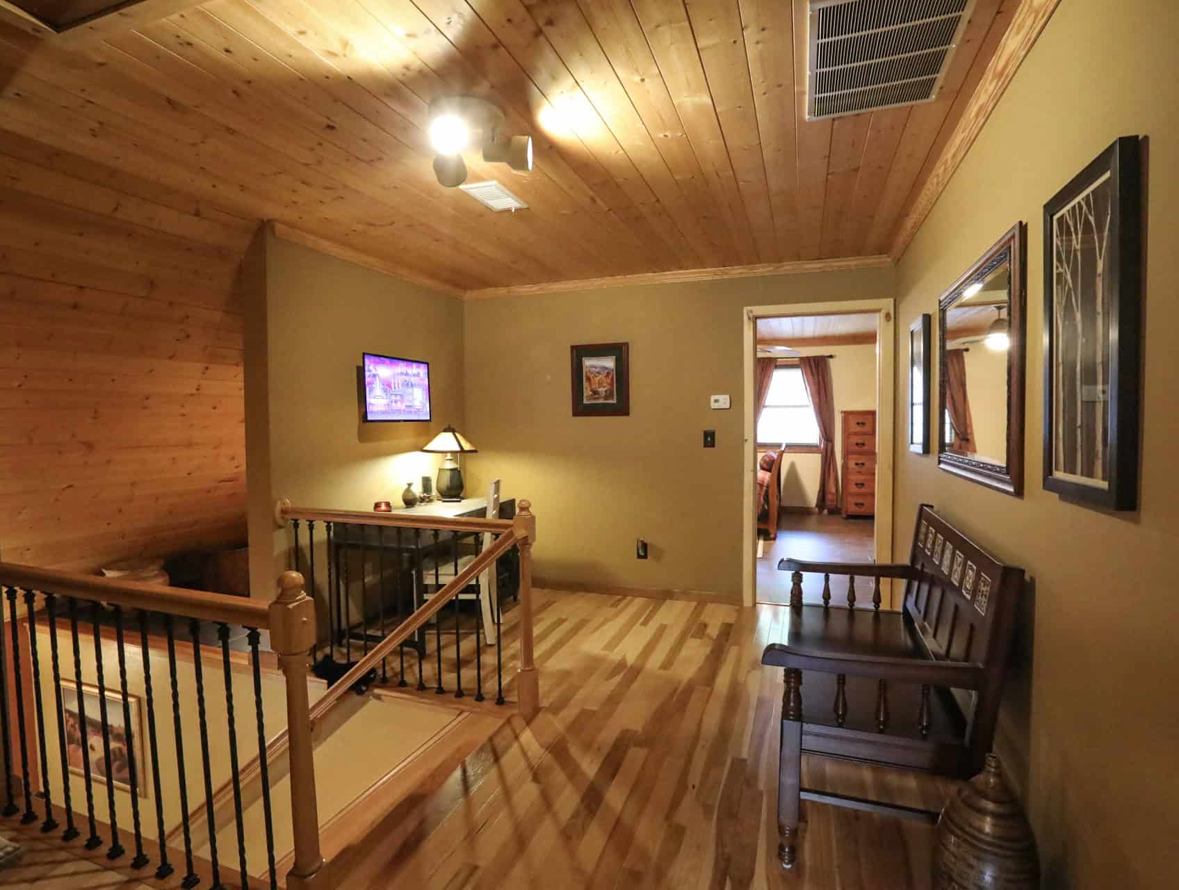 Home & cabins for sale adjoining Daniel Boone National Forest in KY