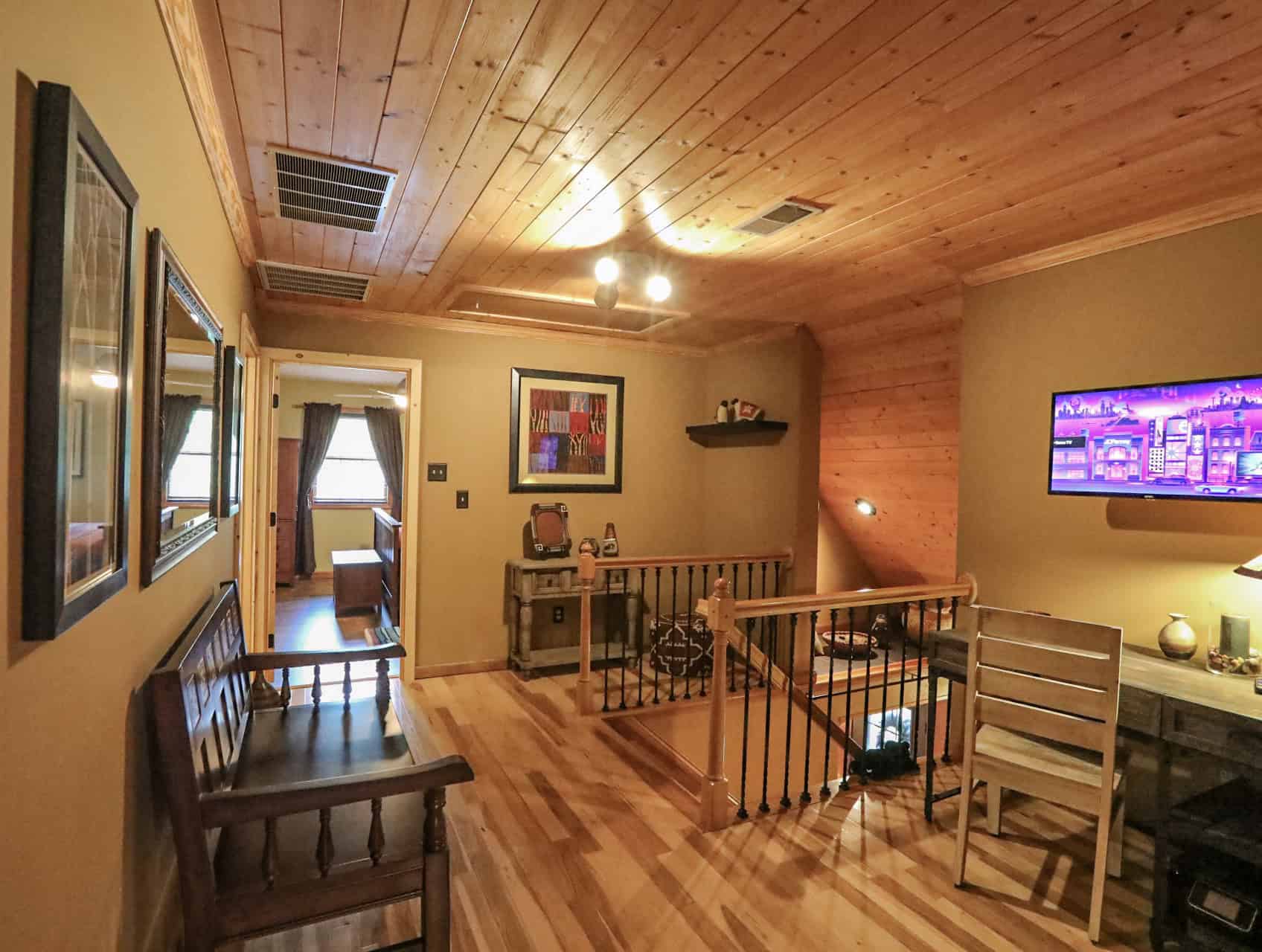 Home & cabins for sale adjoining Daniel Boone National Forest in KY