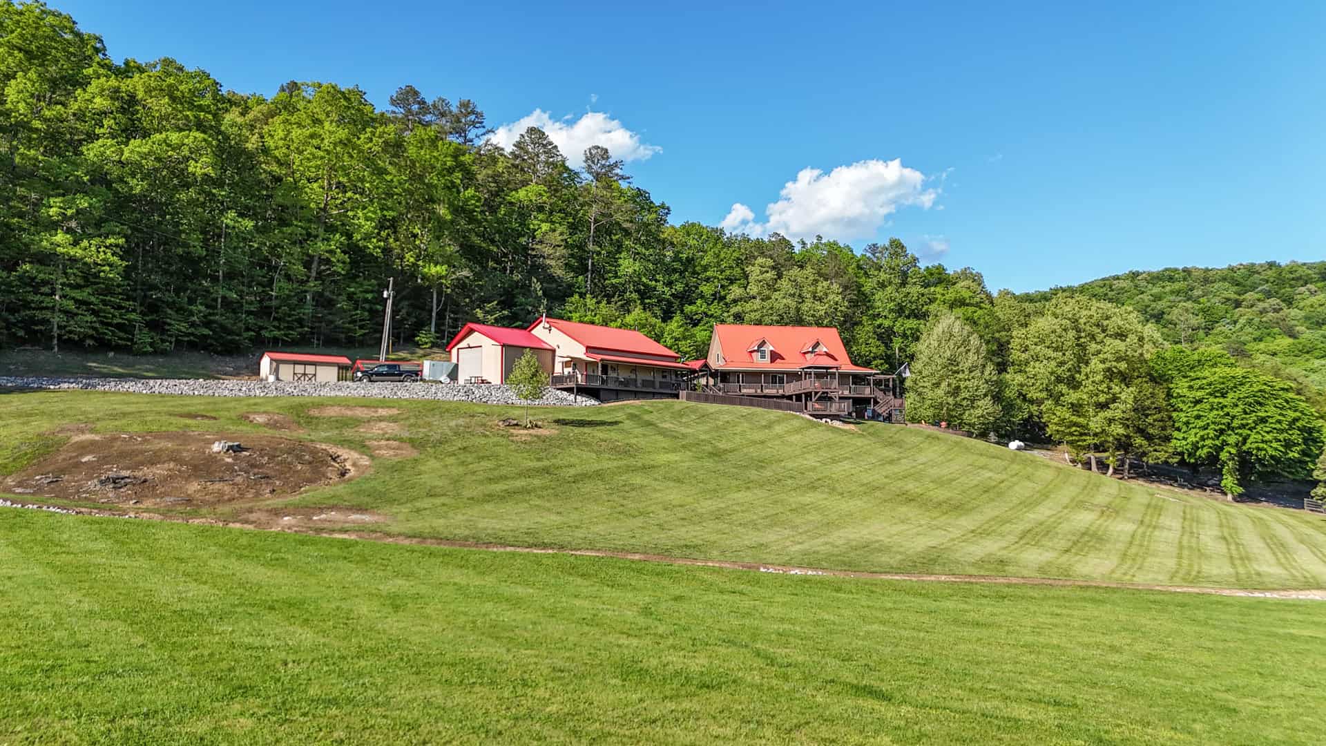 Home & cabins for sale adjoining Daniel Boone National Forest in KY