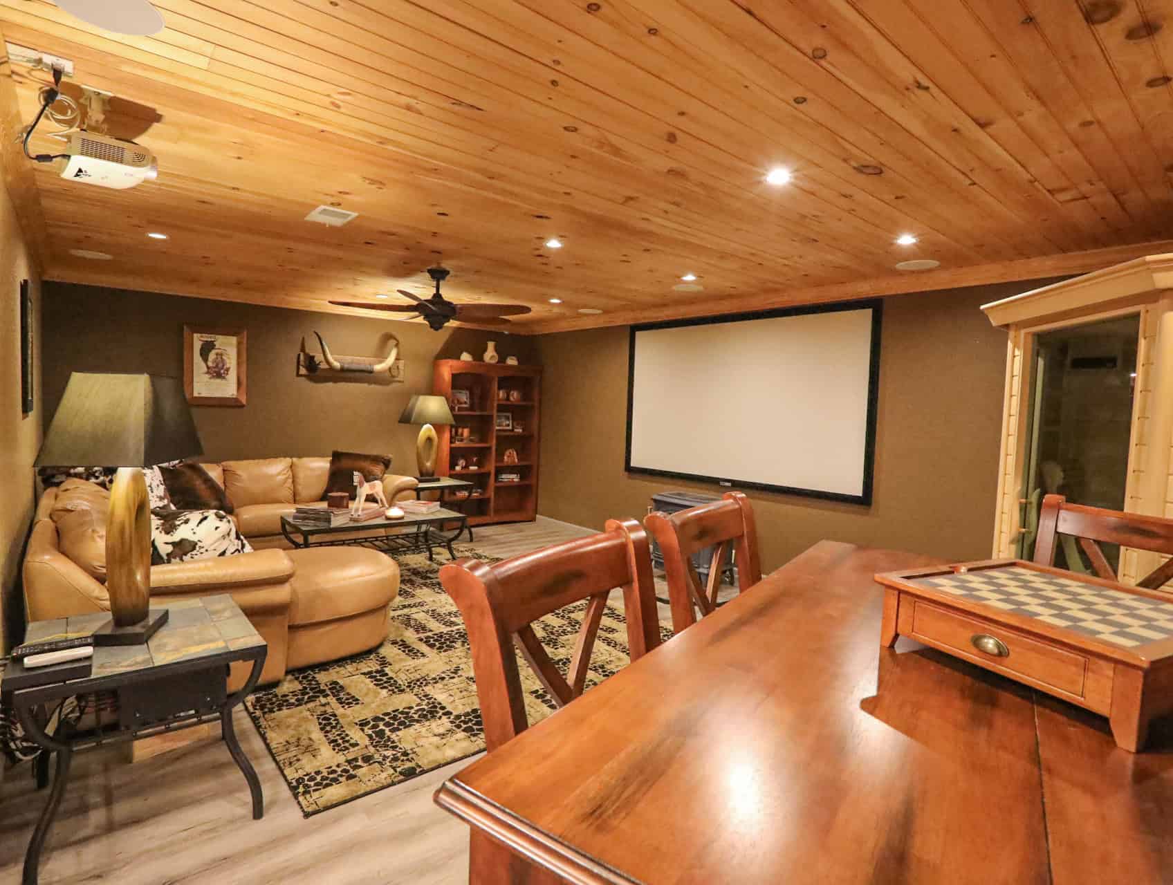 Home & cabins for sale adjoining Daniel Boone National Forest in KY