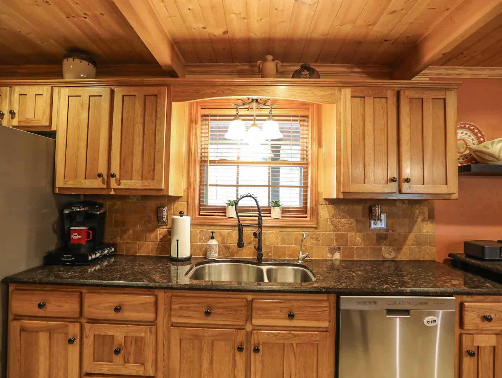 Home & cabins for sale adjoining Daniel Boone National Forest in KY