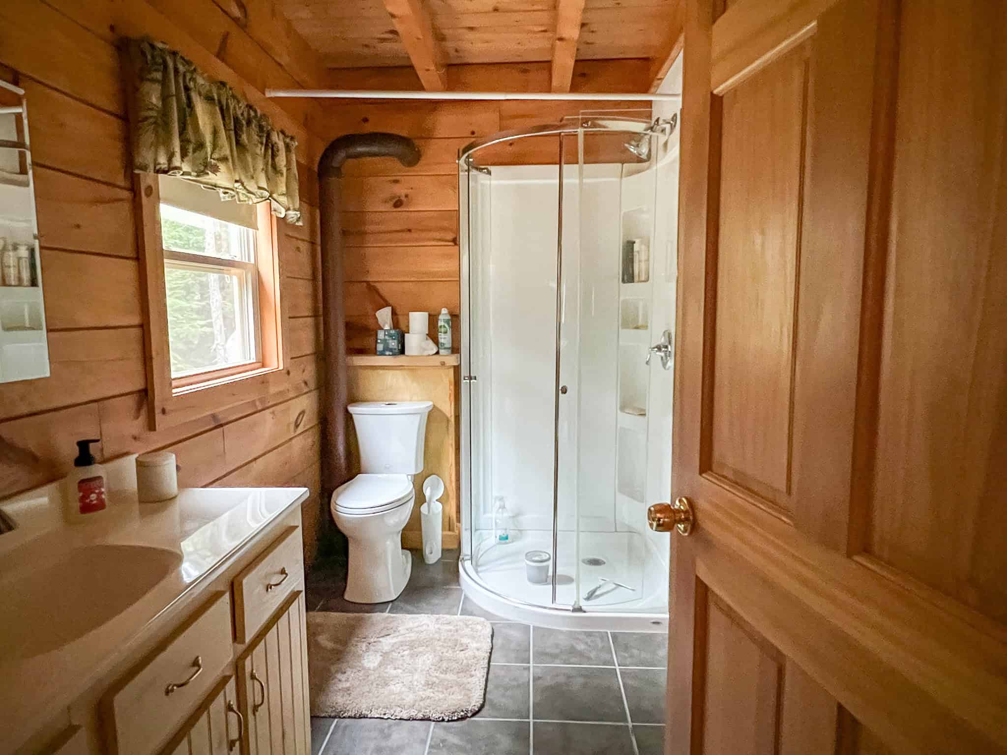 Maine Lakefront Log Home