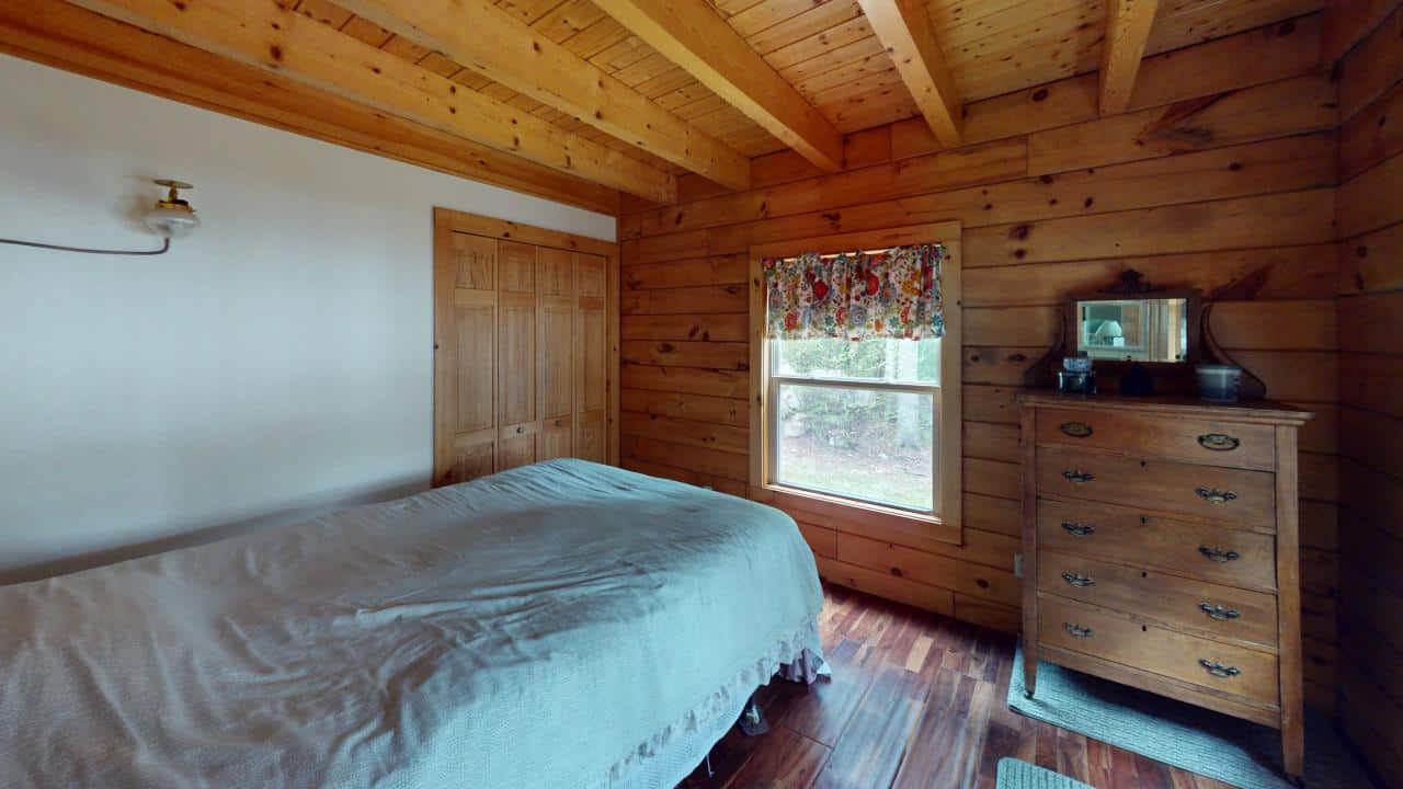 Maine Lakefront Log Home