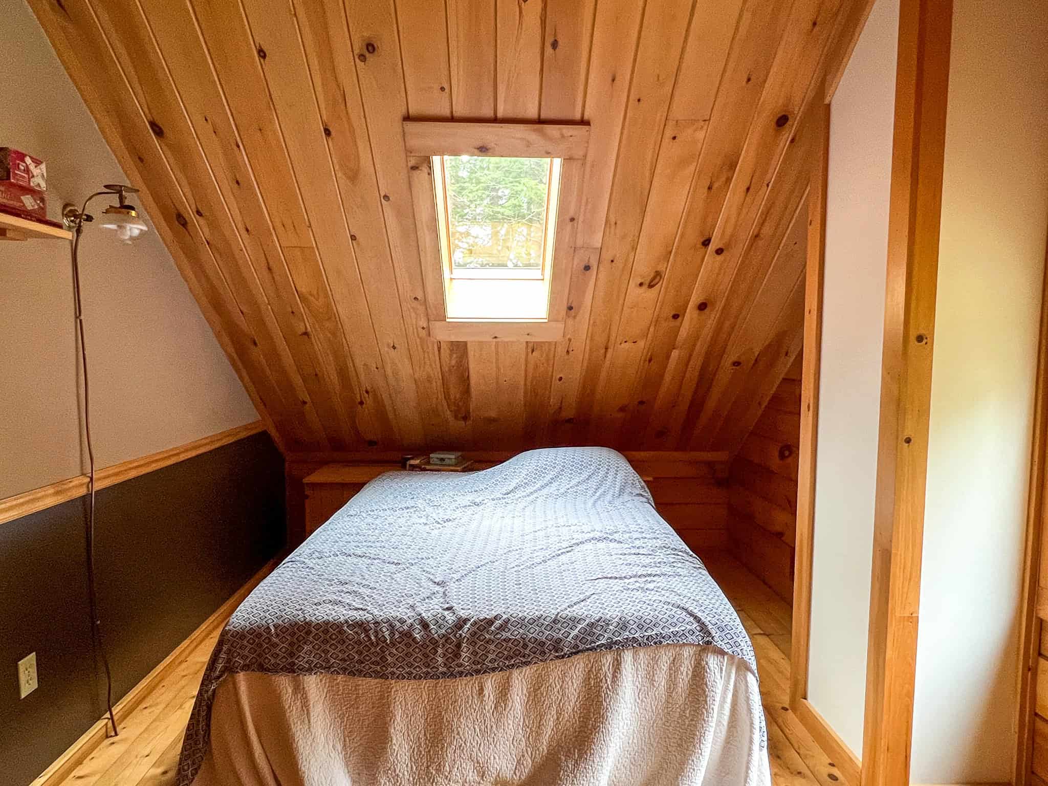 Maine Lakefront Log Home