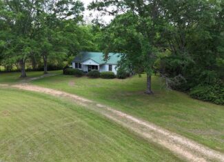 Farmhouse With Land For Sale In Selma, Alabama