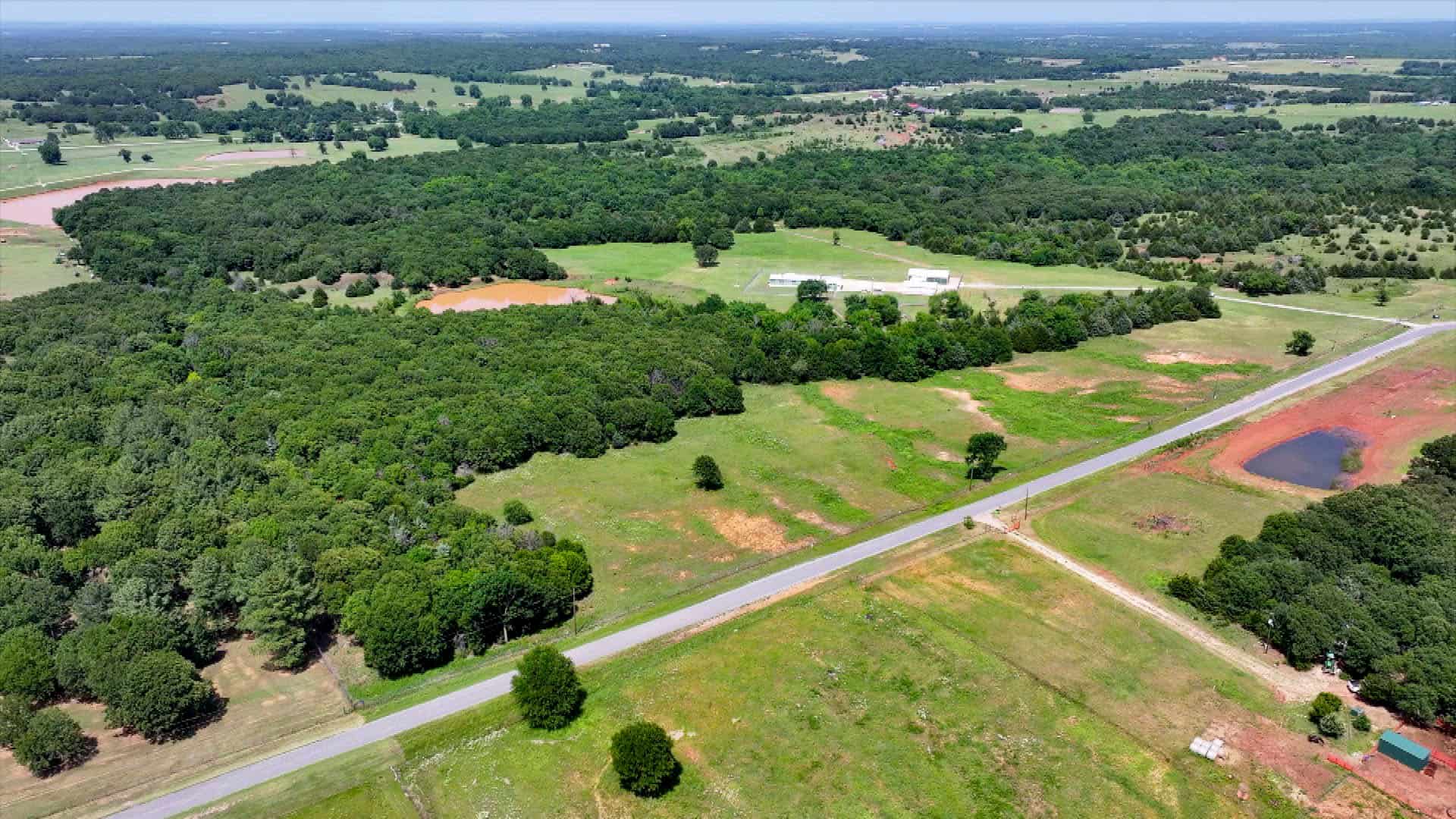 COUNTRY HOME AND RECREATIONAL LAND FOR SALE, MEEKER, OK