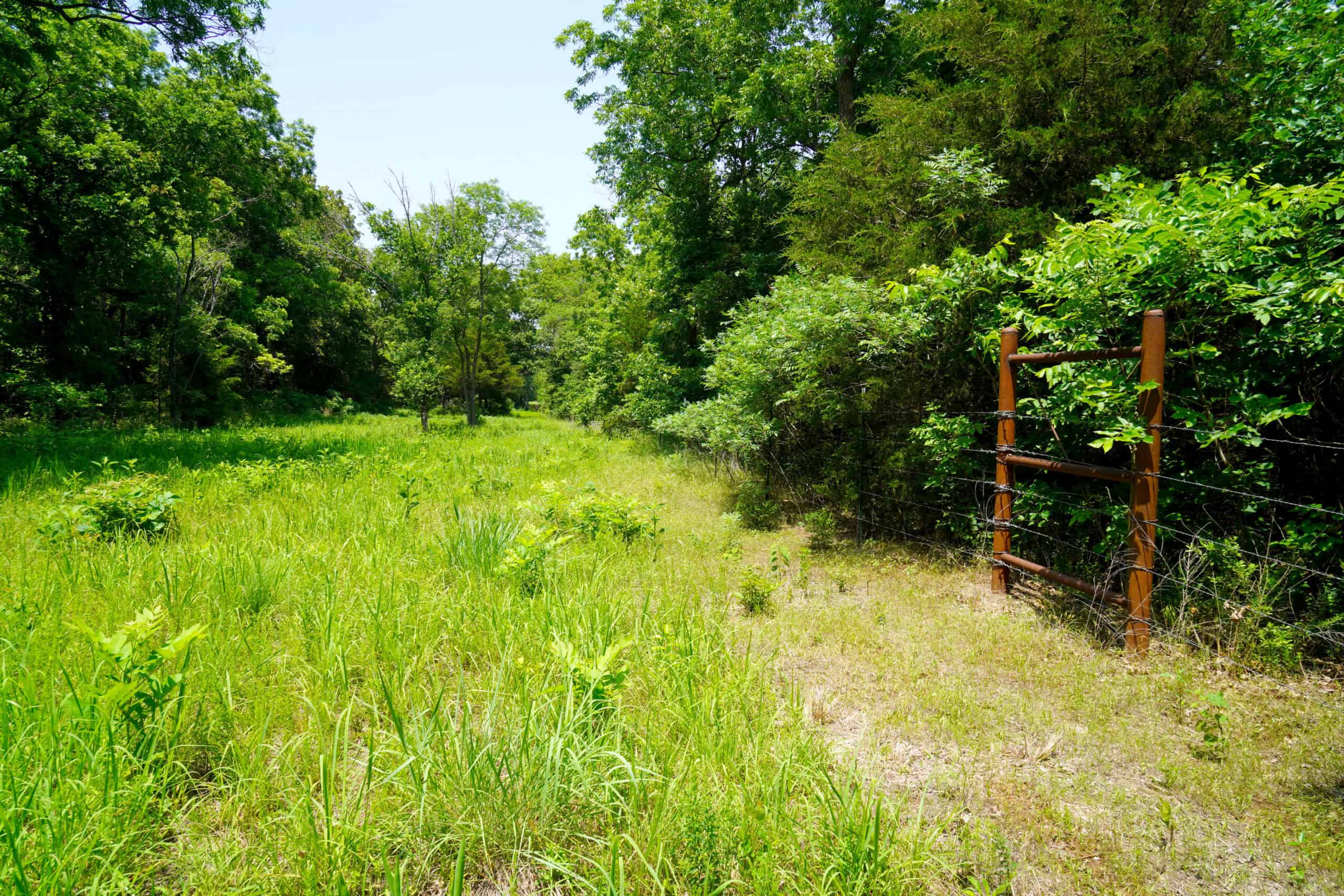 COUNTRY HOME AND RECREATIONAL LAND FOR SALE, MEEKER, OK