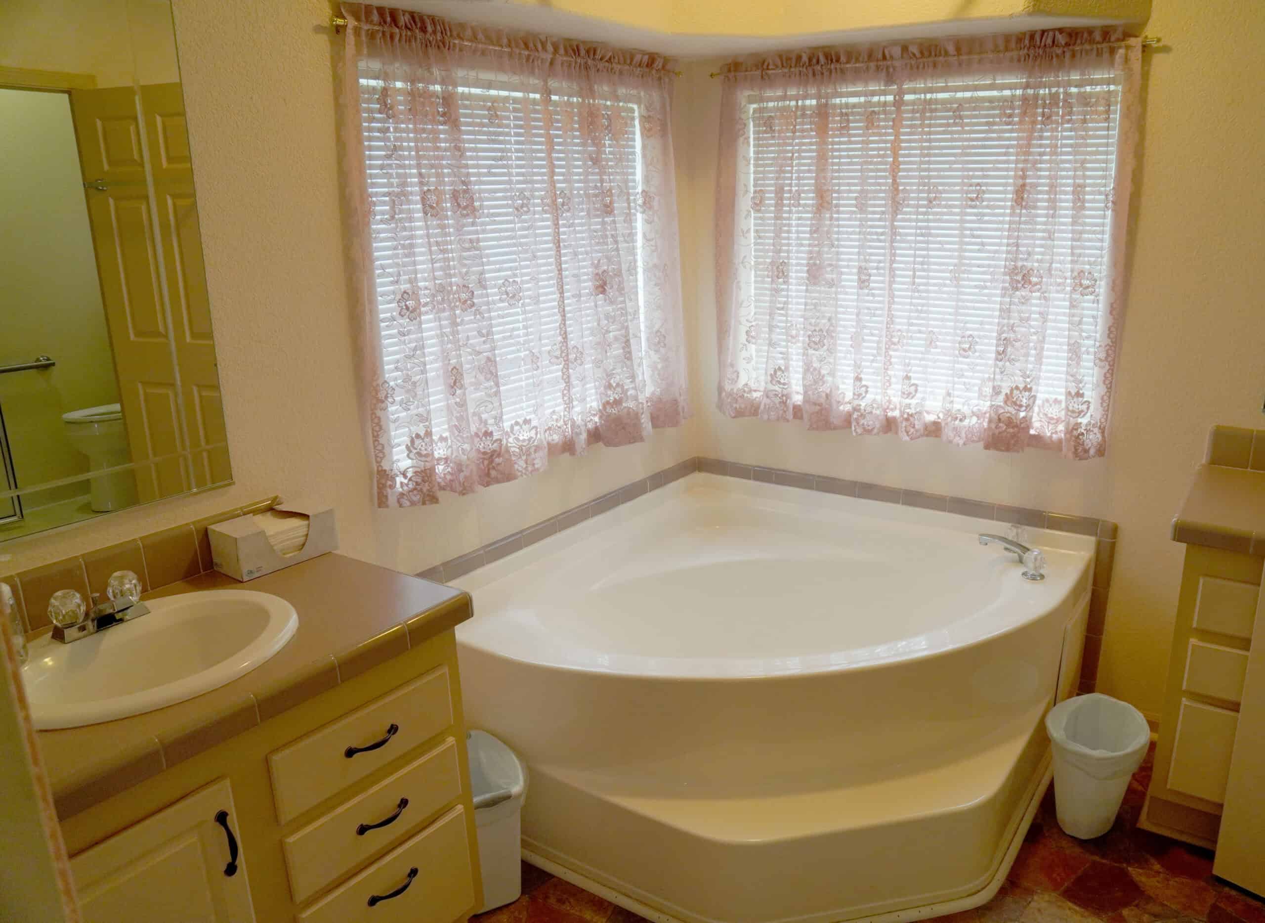 COUNTRY HOME AND RECREATIONAL LAND FOR SALE, MEEKER, OK