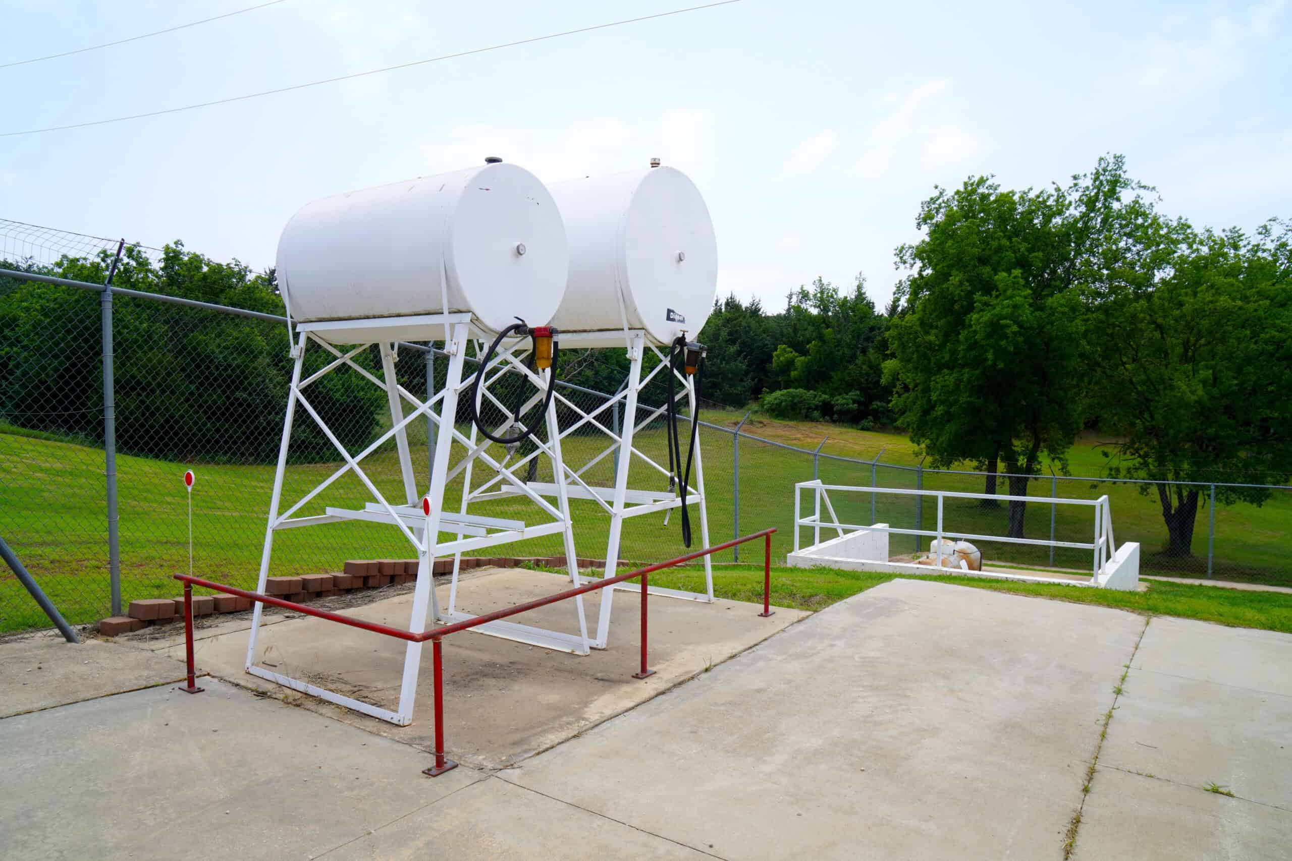 COUNTRY HOME AND RECREATIONAL LAND FOR SALE, MEEKER, OK