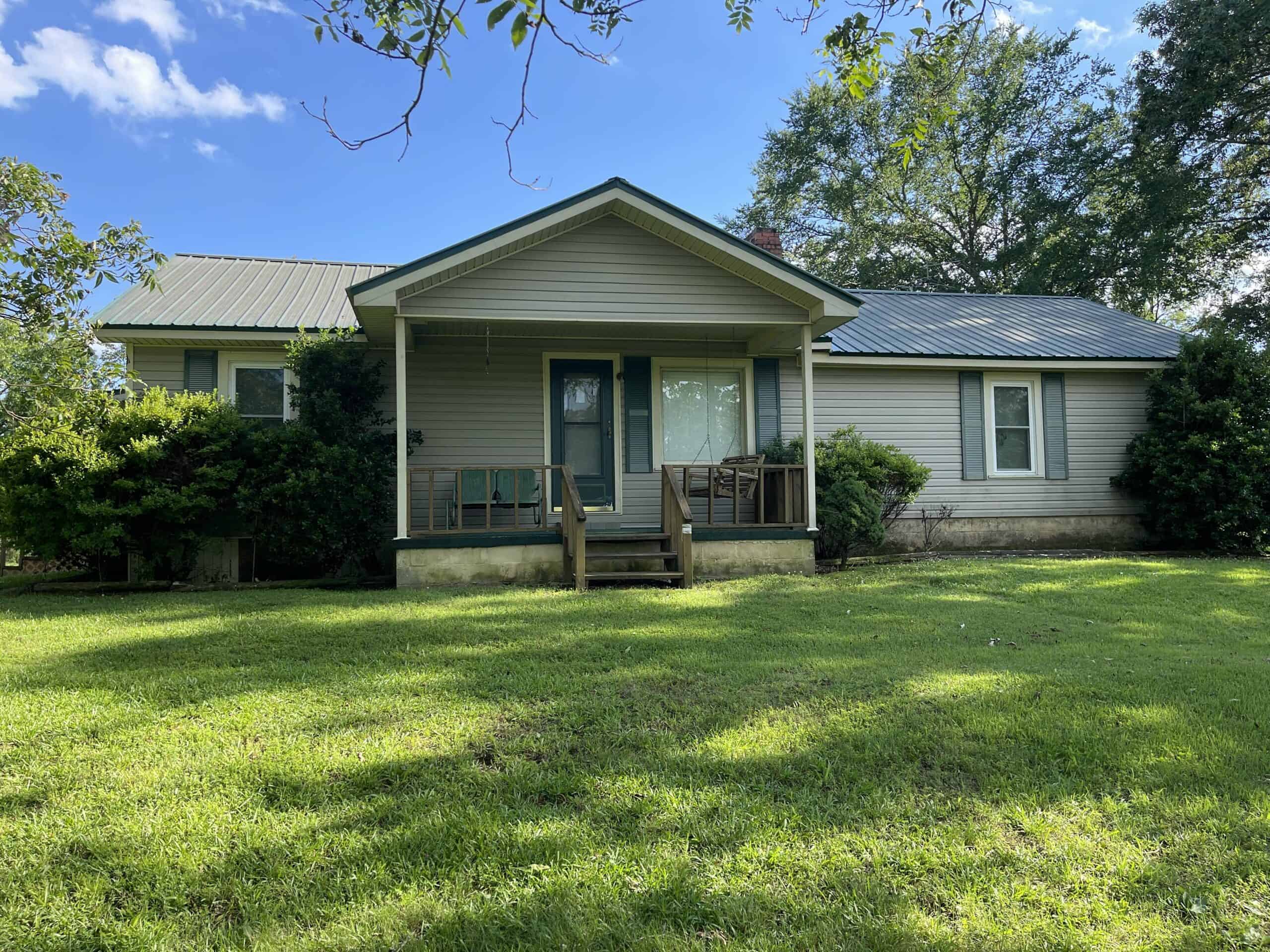 COUNTRY HOME FOR SALE IN MCNAIRY TN WITH 79.2 AC   – WHITE TAILED DEER HUNTING LAND – NO RESTRICTIONS
