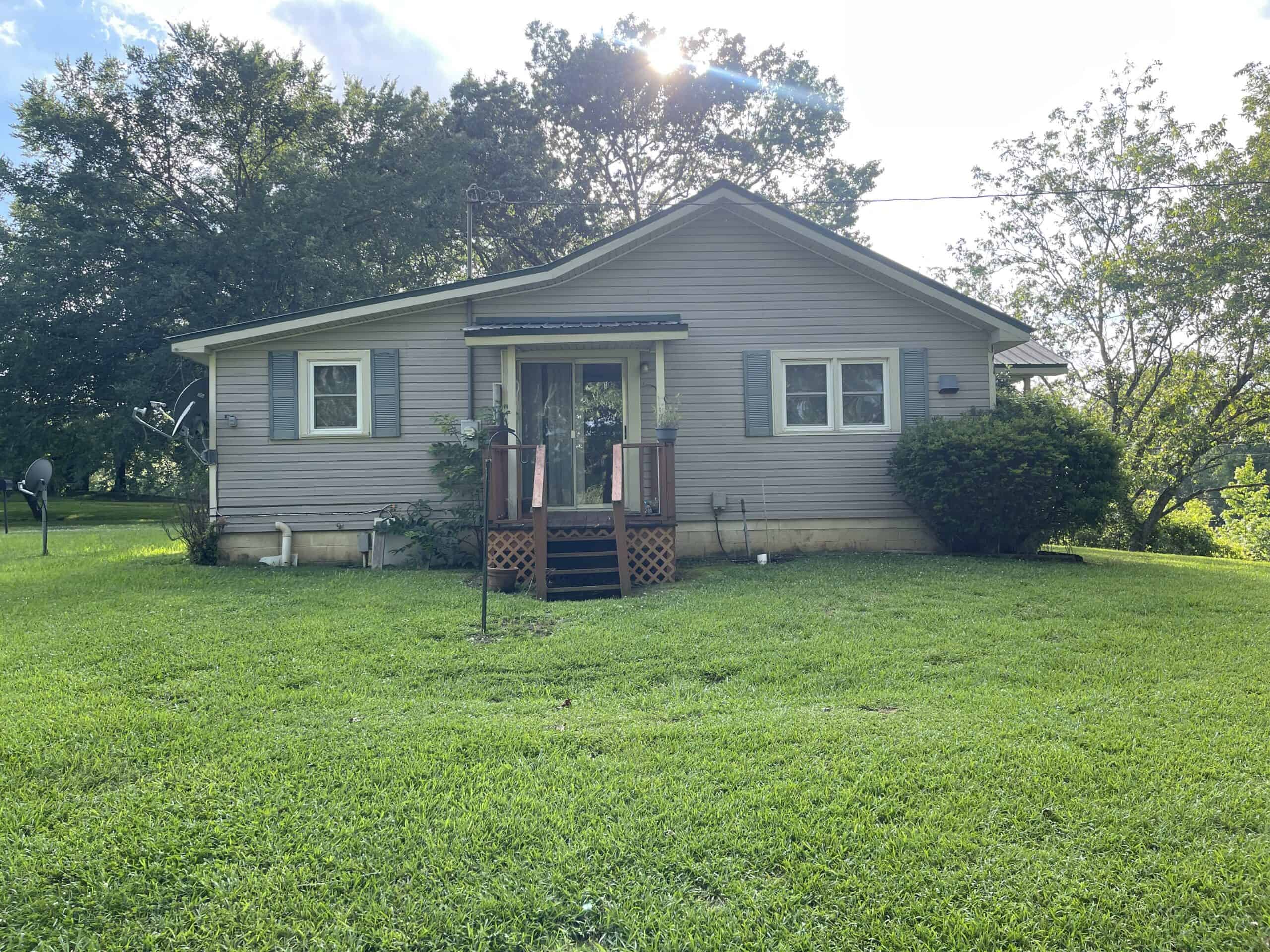 COUNTRY HOME FOR SALE IN MCNAIRY TN WITH 79.2 AC   – WHITE TAILED DEER HUNTING LAND – NO RESTRICTIONS