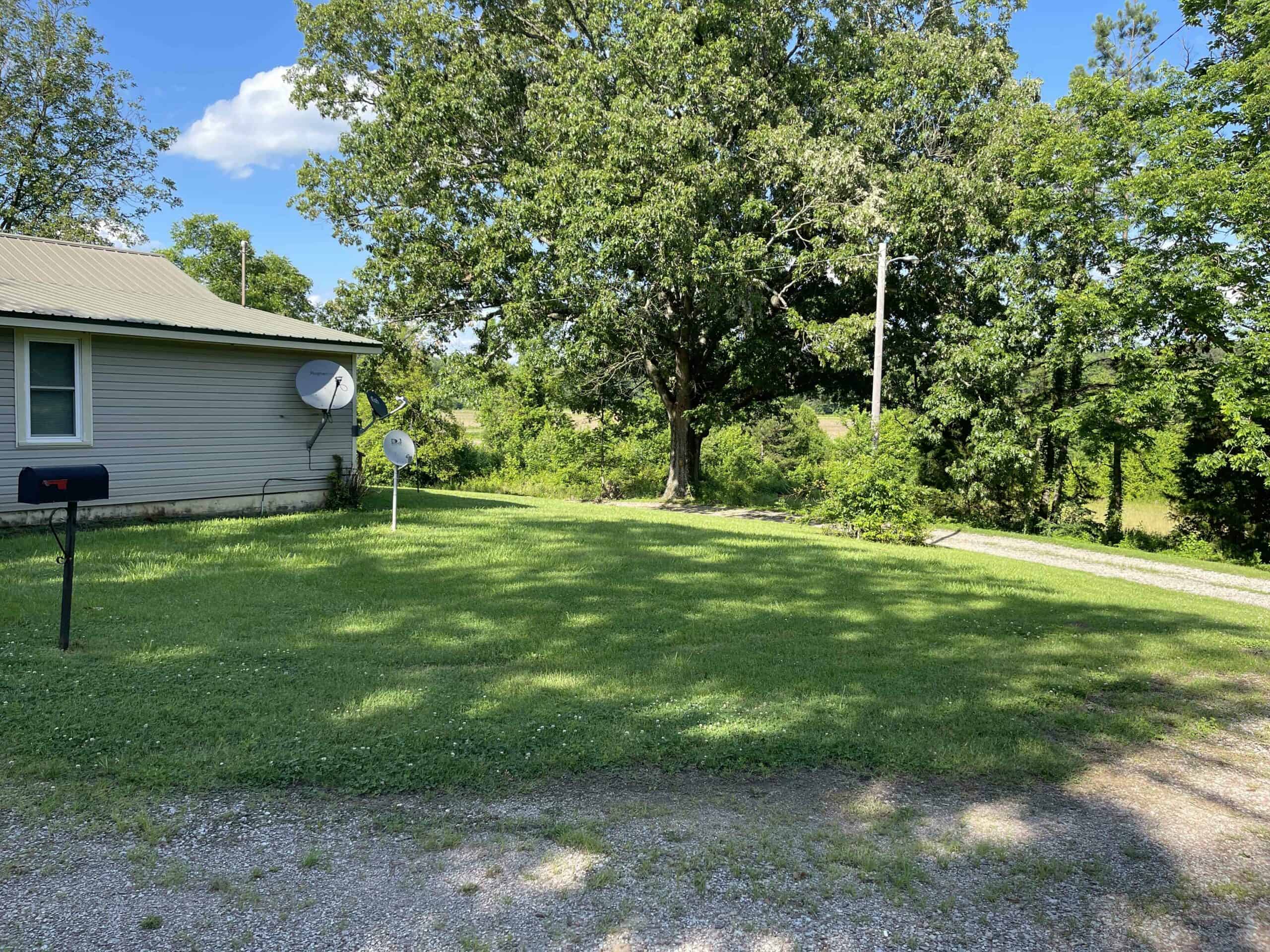 COUNTRY HOME FOR SALE IN MCNAIRY TN WITH 79.2 AC   – WHITE TAILED DEER HUNTING LAND – NO RESTRICTIONS