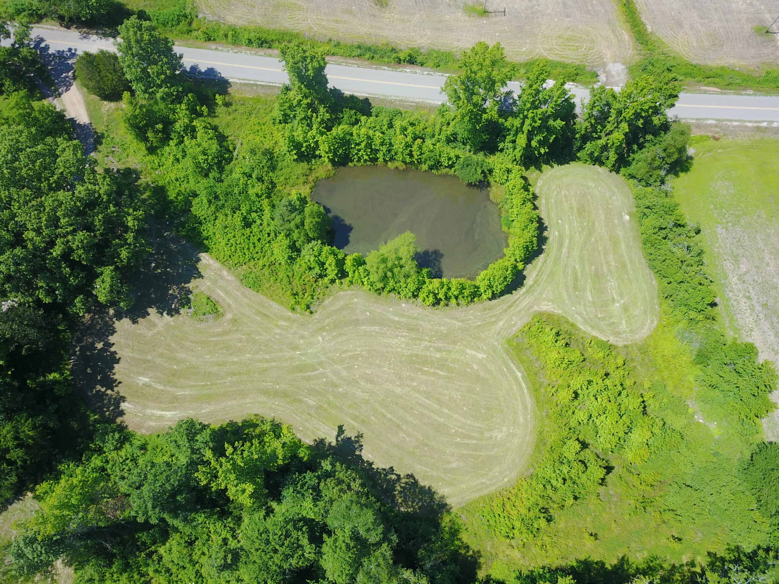 COUNTRY HOME FOR SALE IN MCNAIRY TN WITH 79.2 AC   – WHITE TAILED DEER HUNTING LAND – NO RESTRICTIONS