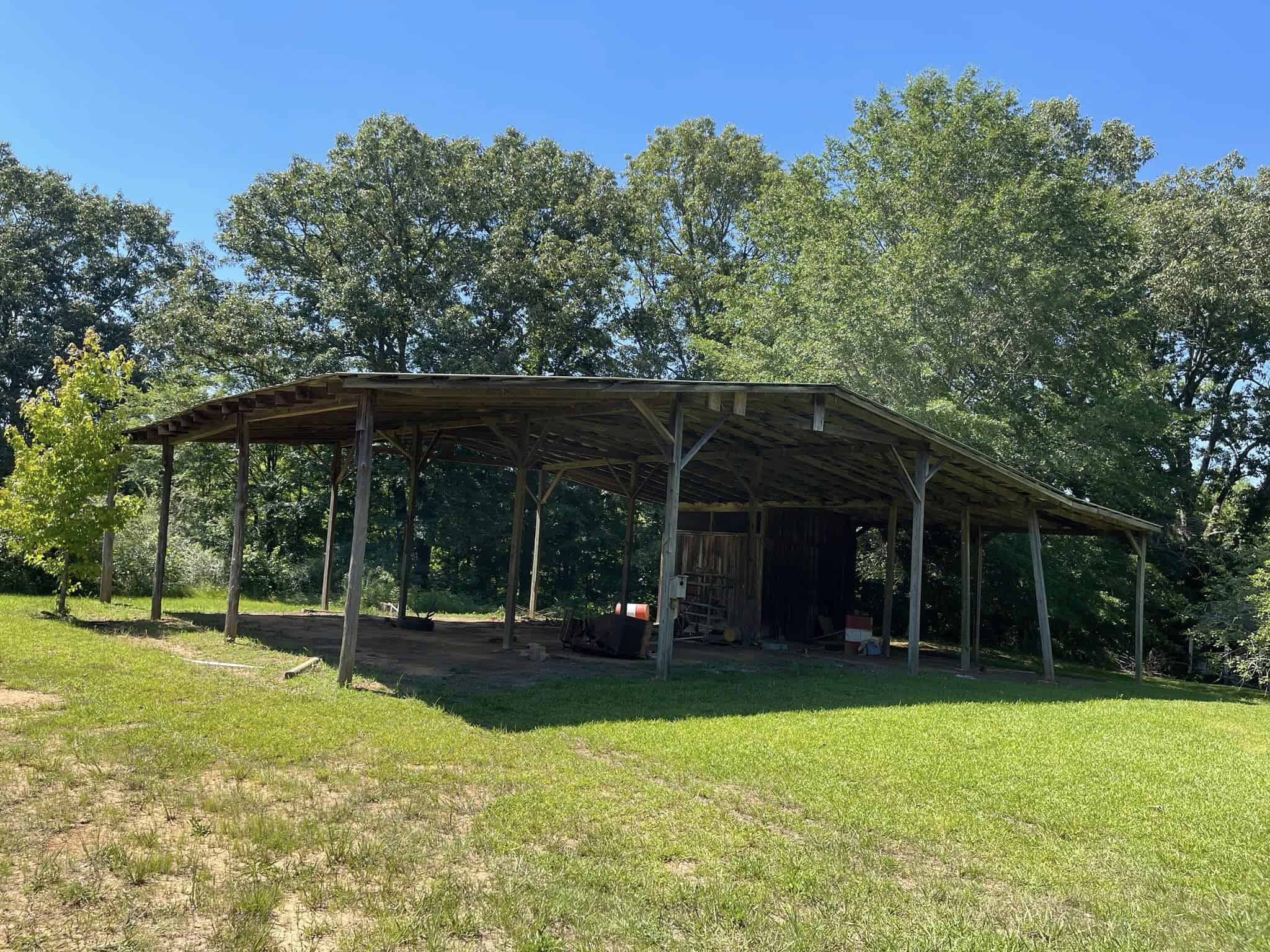 COUNTRY HOME FOR SALE IN MCNAIRY TN WITH 79.2 AC   – WHITE TAILED DEER HUNTING LAND – NO RESTRICTIONS