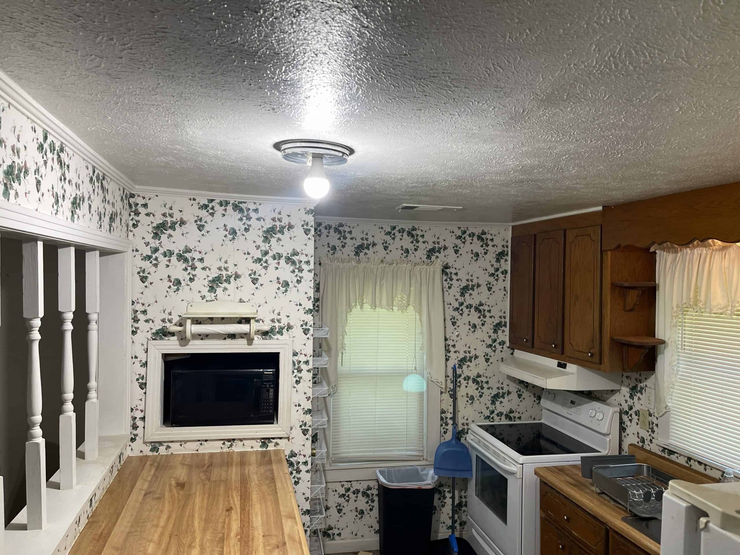 COUNTRY HOME FOR SALE IN MCNAIRY TN WITH 79.2 AC   – WHITE TAILED DEER HUNTING LAND – NO RESTRICTIONS