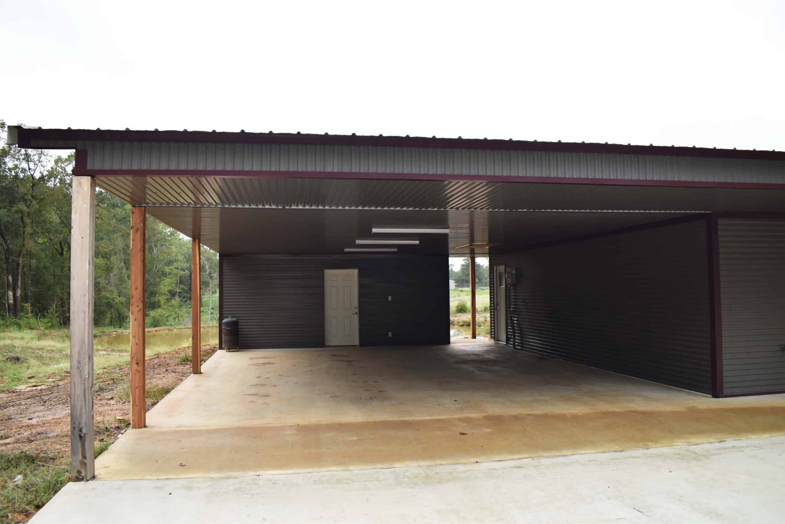 Country Home For Sale with Acreage in Atlanta, Texas