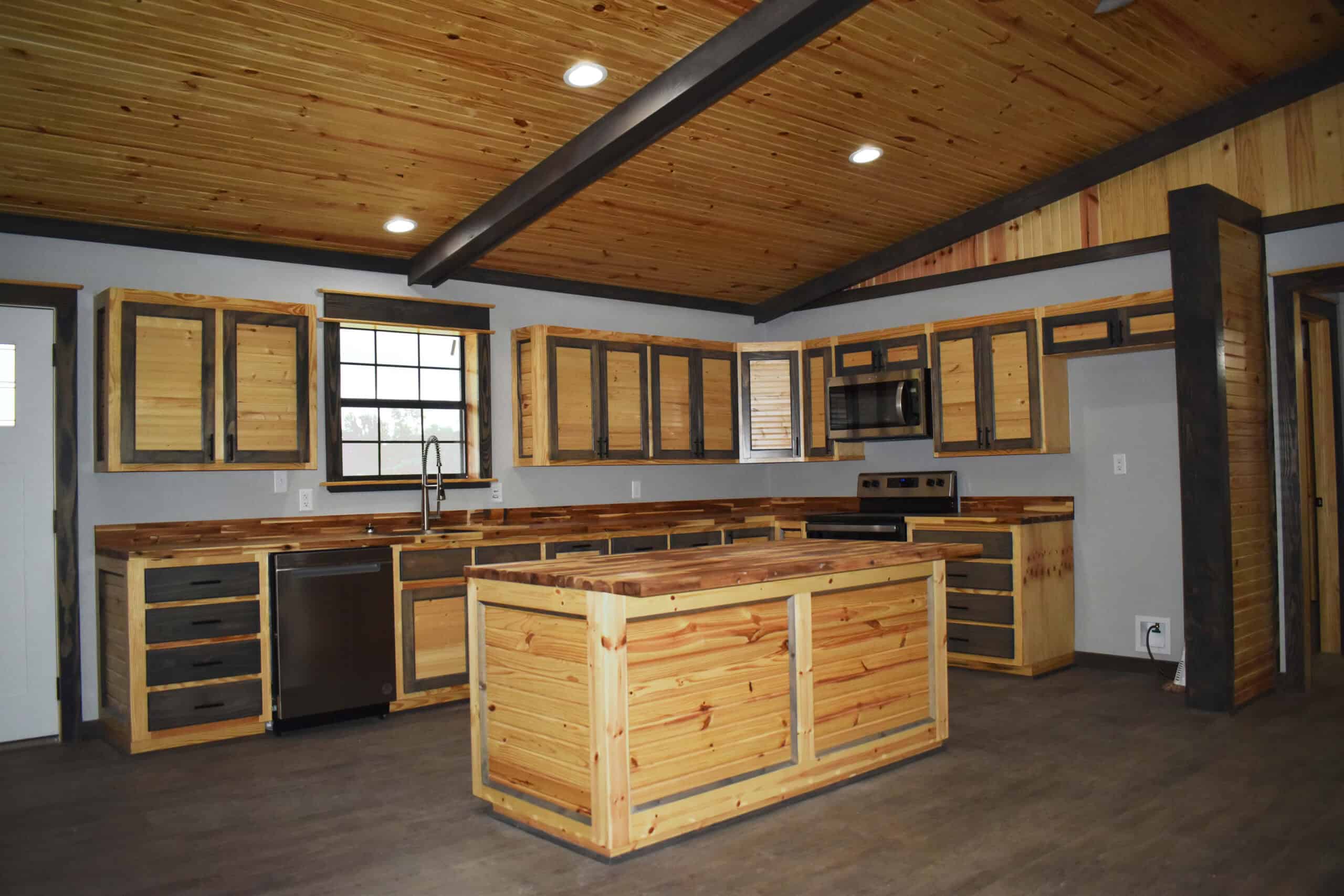 Country Home For Sale with Acreage in Atlanta, Texas