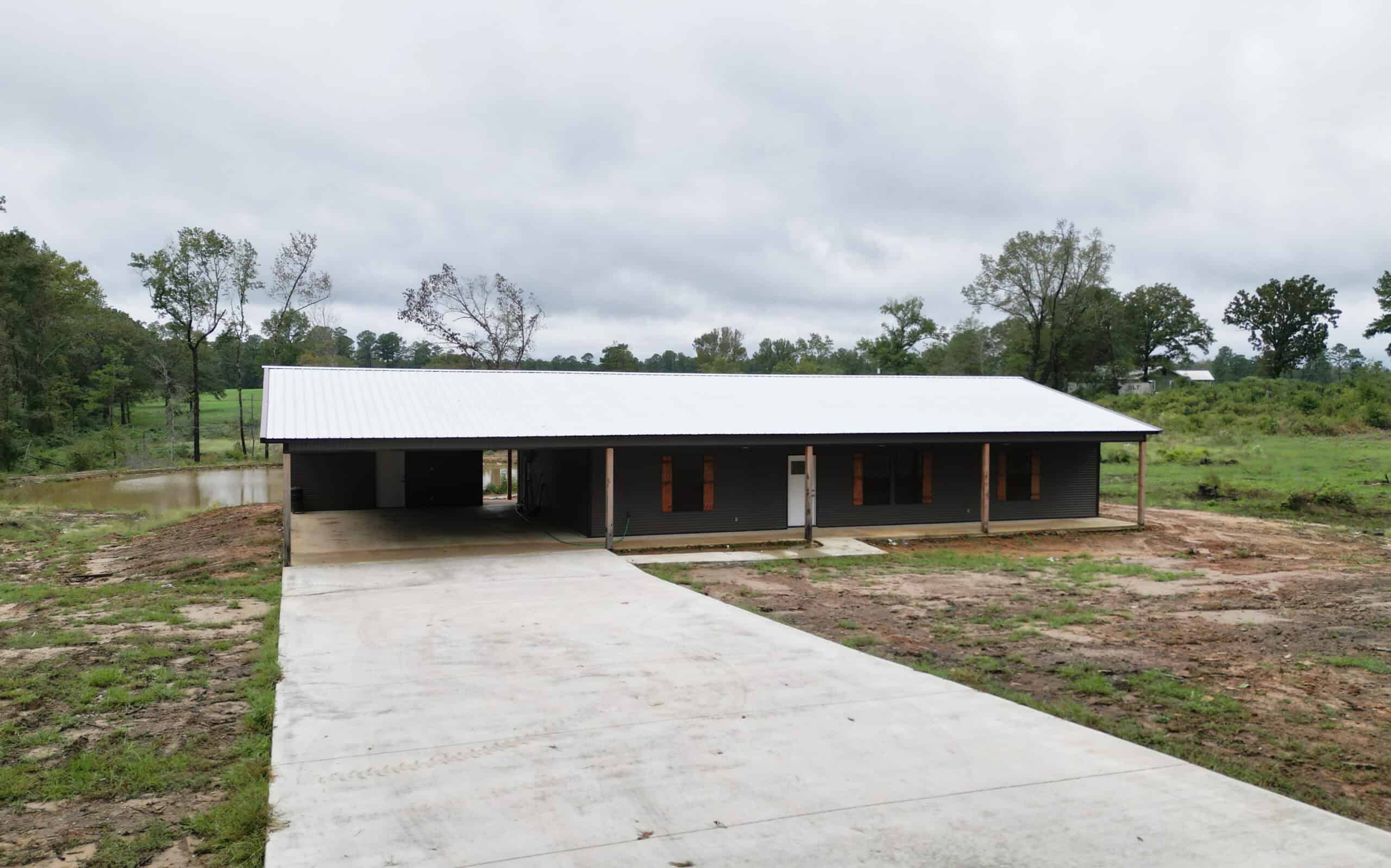 Country Home For Sale with Acreage in Atlanta, Texas